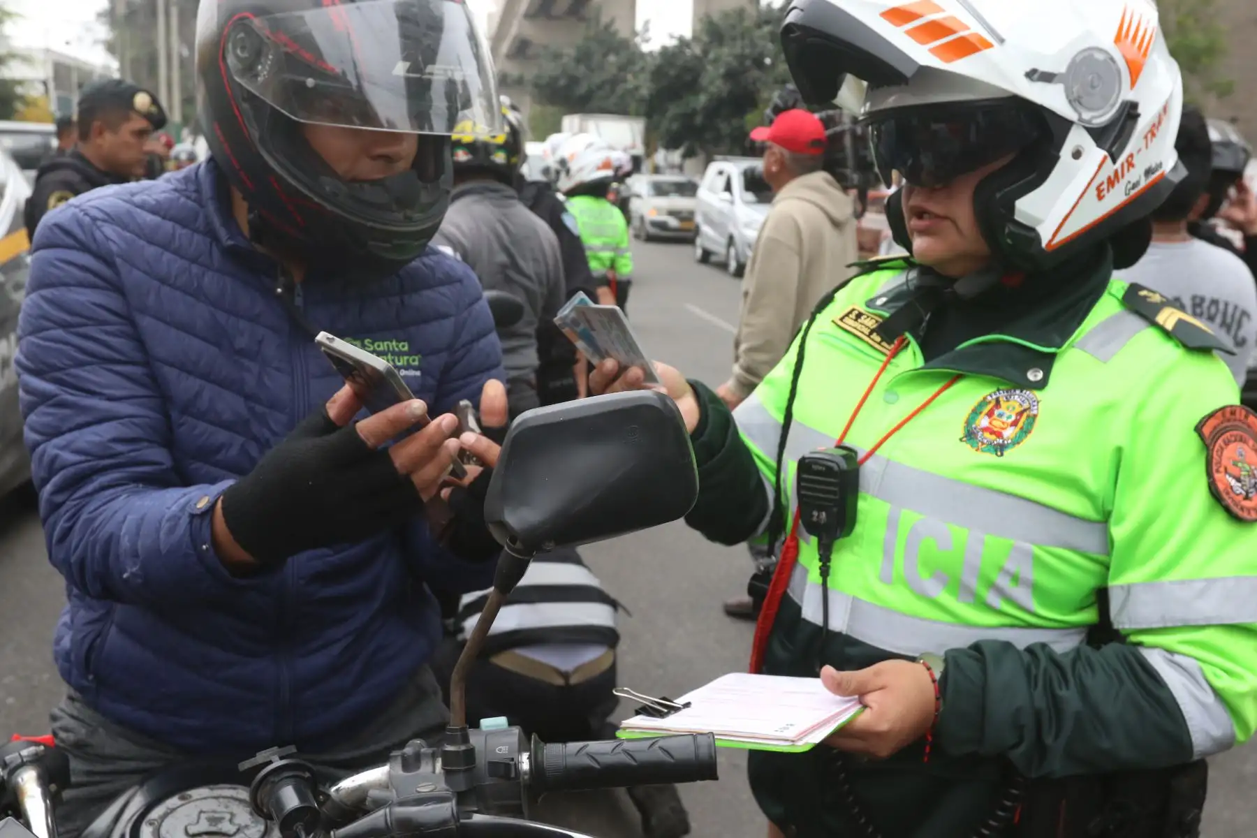 Operativo, SATURACIÓN POR ESTADO DE EMERGENCIA, dónde se identificó a vehículos que infringen el Reglamento Nacional de Tránsito y se identifica a personas con requisitorias con el fin de contrarrestar los altos índices de Criminalidad y otros.
FOTO:ANDINA/Héctor Vinces