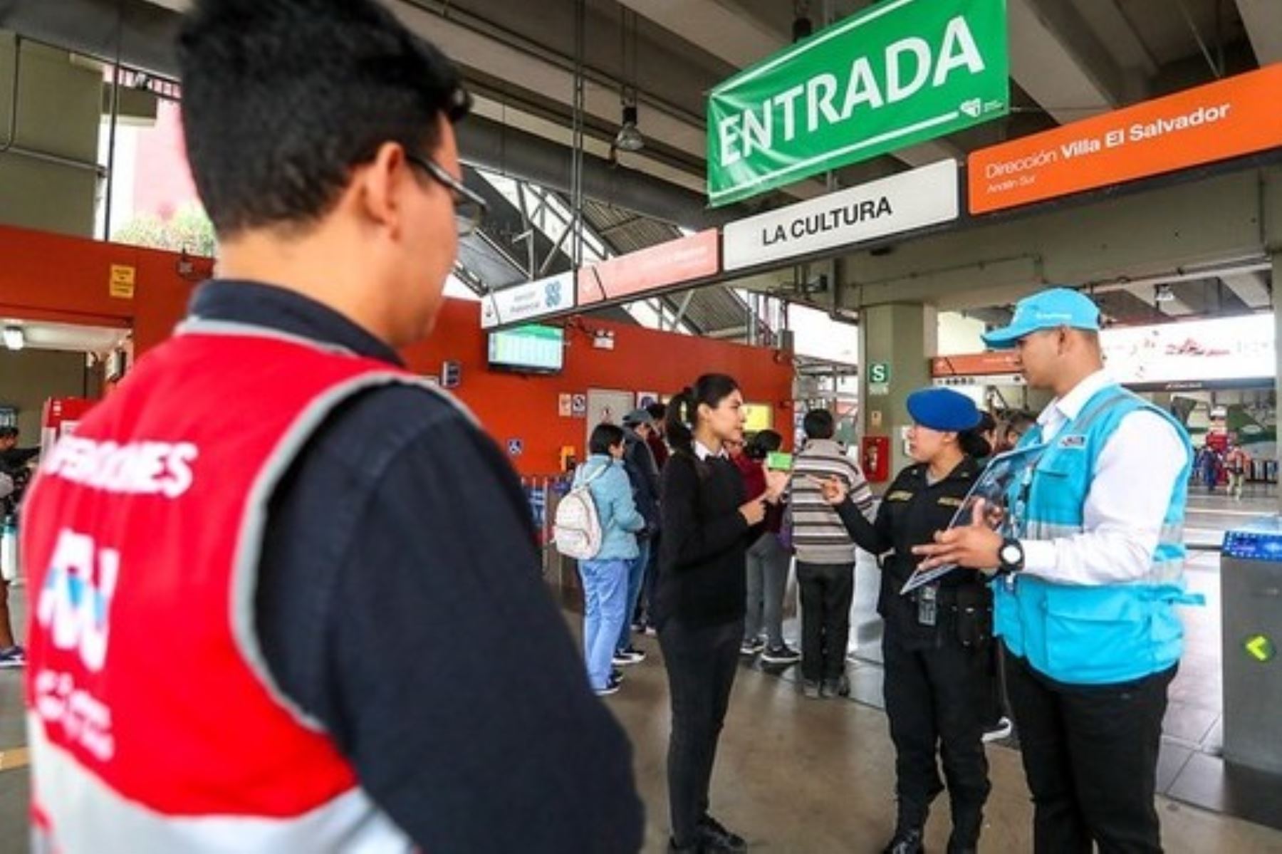 De enero a agosto, 410 personas fueron detenidas por diversos delitos en las 26 estaciones de la Línea 1 del Metro. Foto:ANDINA/Difusión