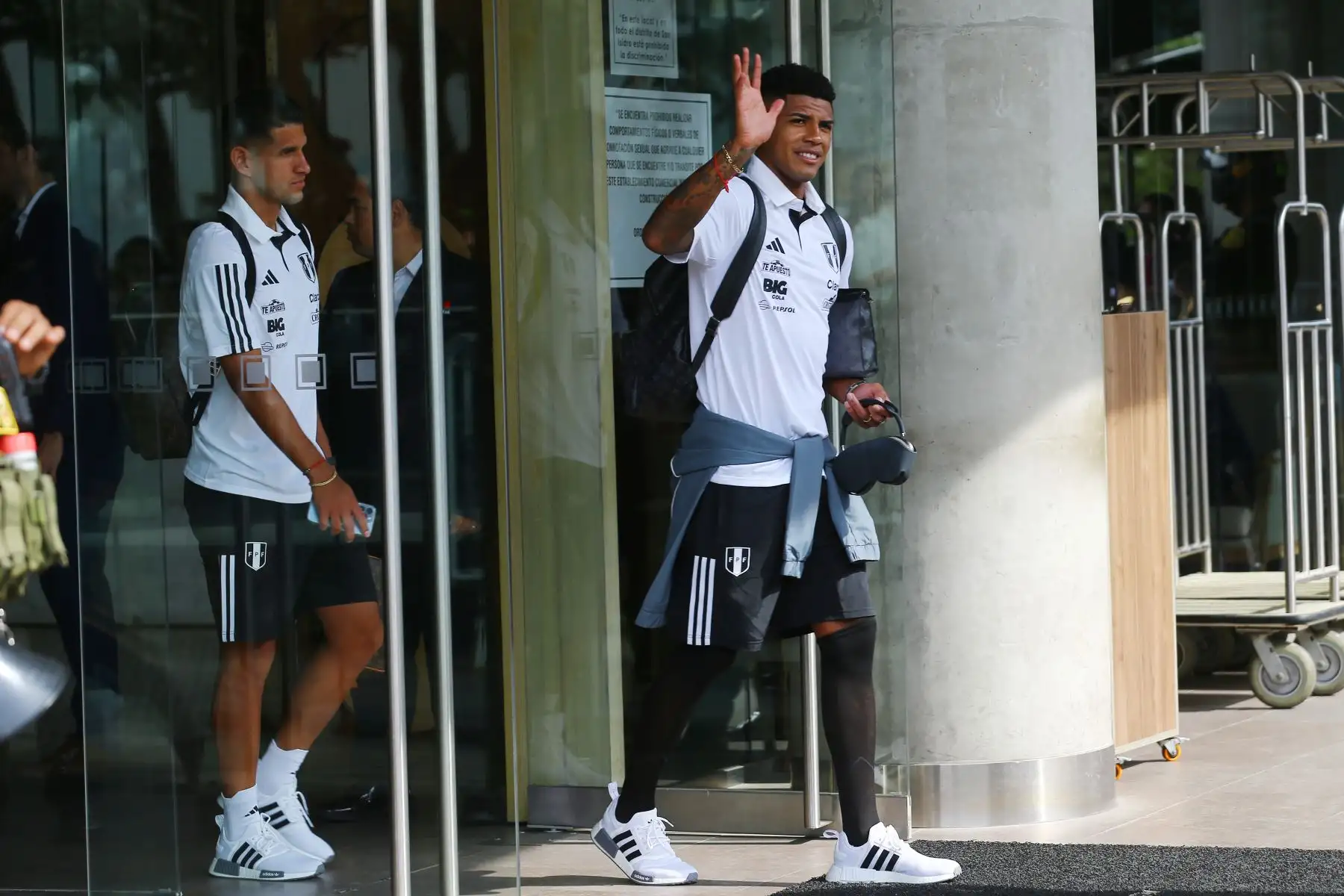Selección Peruana deja el  hotel de concentración y se dirige al aeropuerto con rumbo a Chile para enfrentar al seleccionado chileno por  las Eliminatorias 2023. Foto:ANDINA/Eddy Ramos