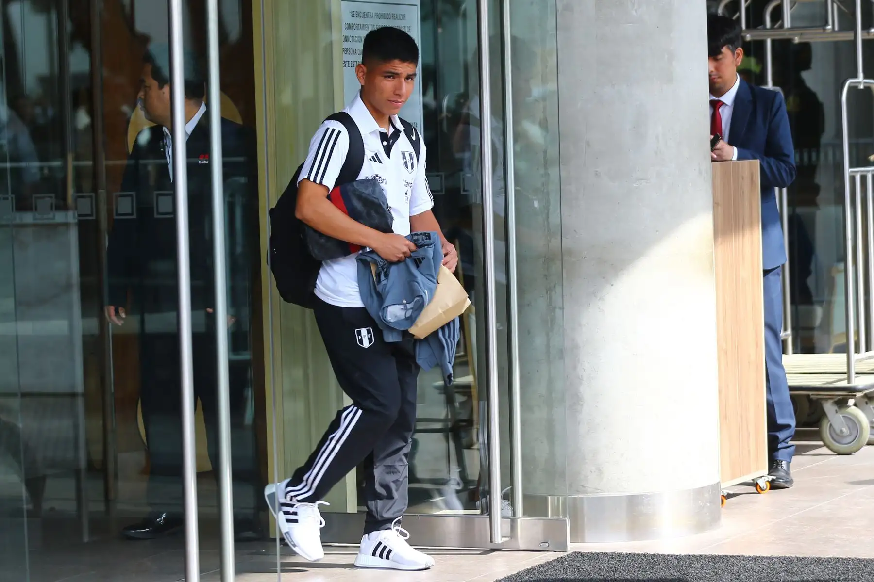 Selección Peruana deja el  hotel de concentración y se dirige al aeropuerto con rumbo a Chile para enfrentar al seleccionado chileno por  las Eliminatorias 2023. En la imagen, el jugador Piero Quispe.
Foto:ANDINA/Eddy Ramos