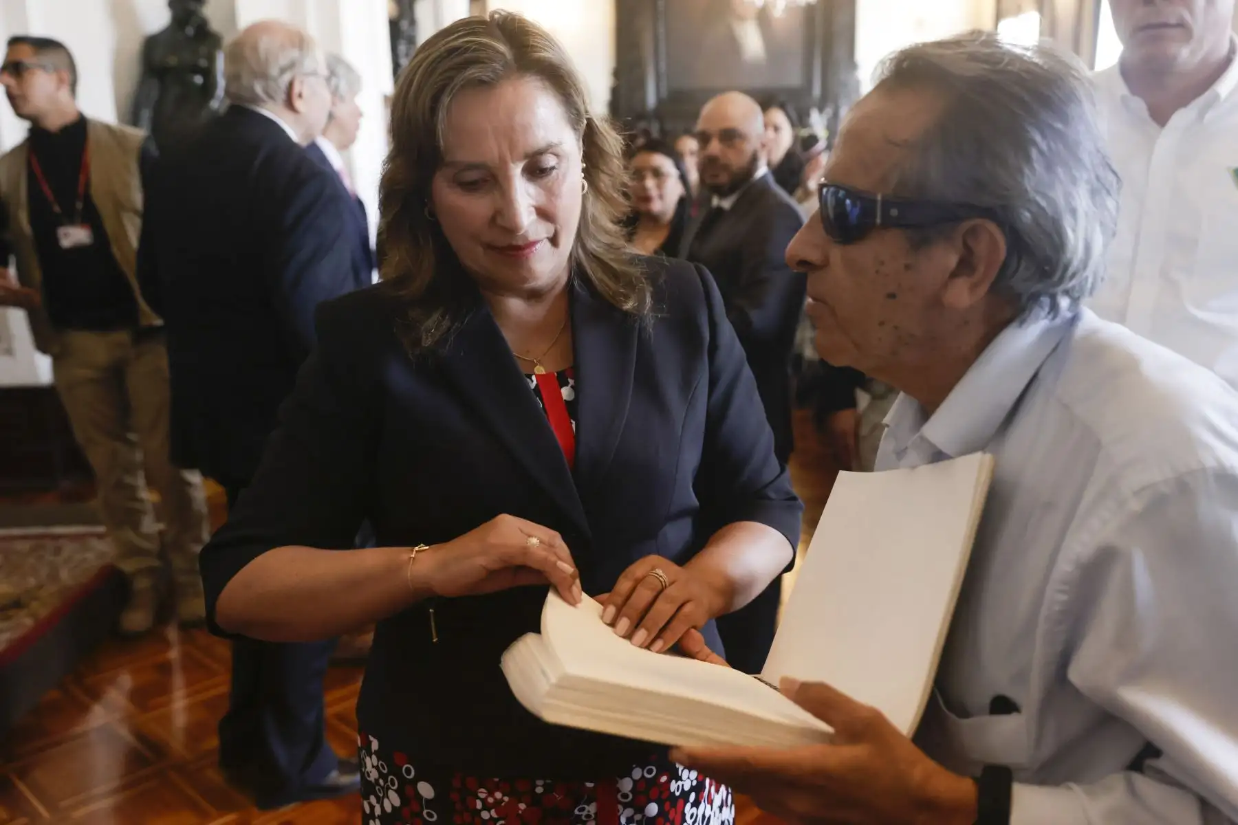 Presidenta Dina Boluarte participó en la ceremonia de promulgación de la ley que establece las medidas estratégicas y disposiciones económicas y tributarias para el fortalecimiento y posicionamiento del ecosistema del libro y la lectura. Foto: ANDINA/Prensa Presidencia