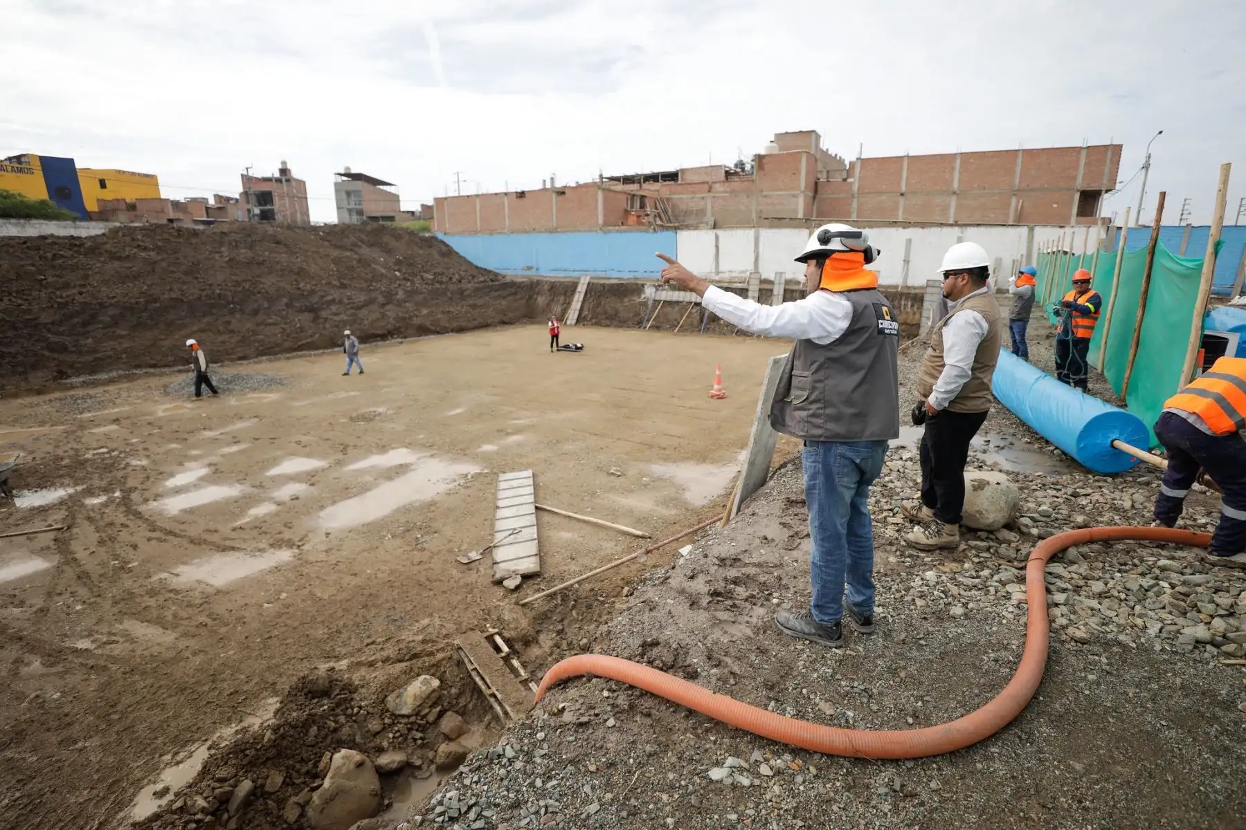 La ministra Hania Pérez de Cuéllar (MVCS) supervisó en Lambayeque los trabajos para prevenir posibles impactos de El Niño. Foto: MVCS/Difusión.