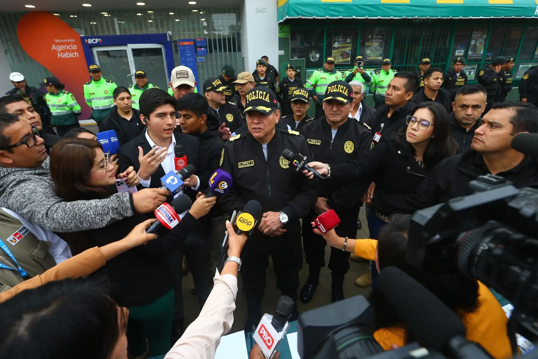 Declaraciones del Comandante General de la PNP, Jorge Angulo Tejada, quien anuncia el balance del operario  "Impacto Amanecer Seguro" / "Control de Identidad". 
Foto: ANDINA/Eddy Ramos