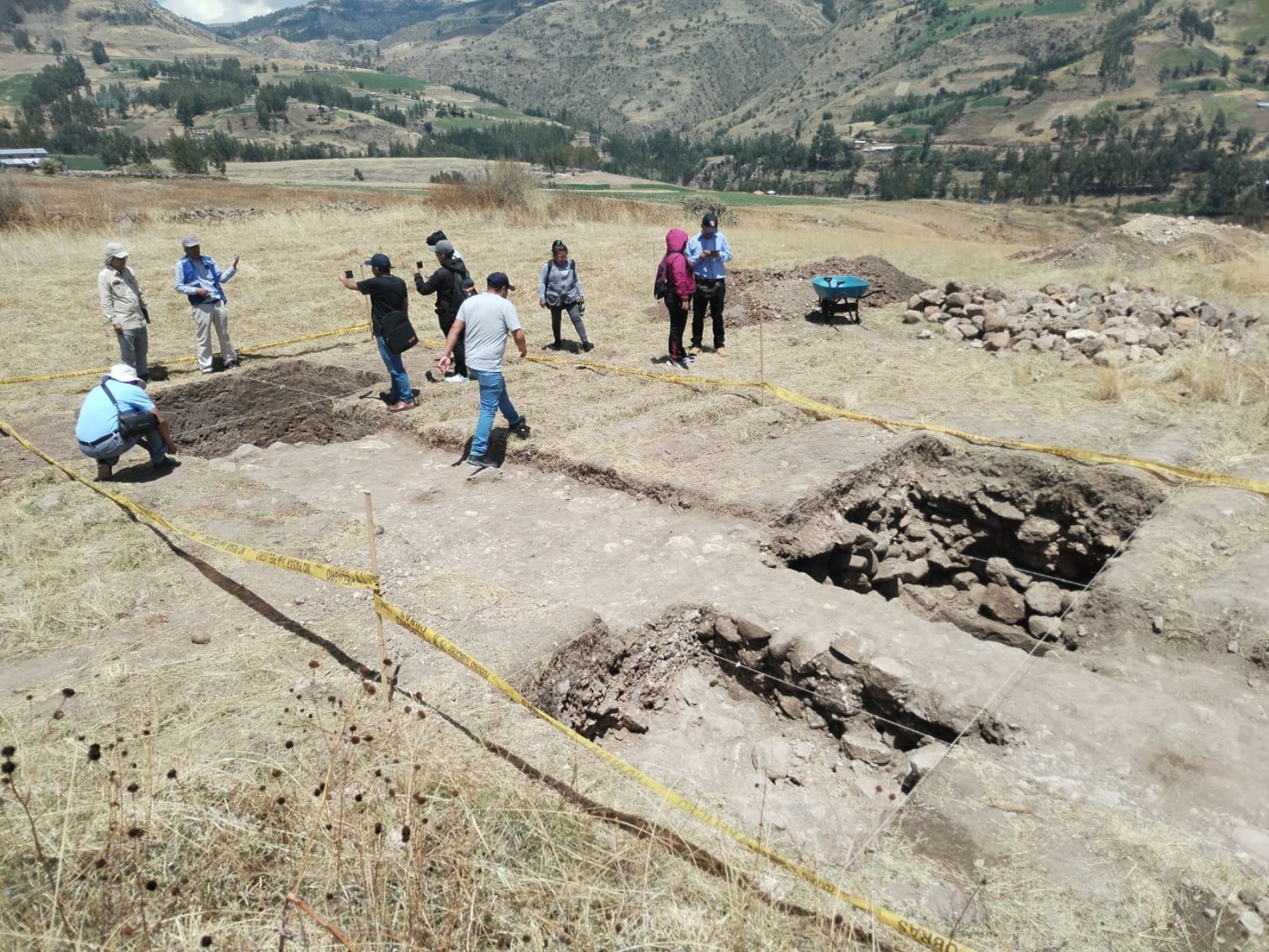 Arqueólogos peruanos descubrieron el centro ceremonial "Templo del Viejo Chupas", ubicado en el distrito de Chiara, provincia de Huamanga, en Ayacucho. Foto: Frank Tacuri
