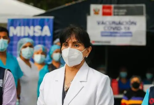 María Elena Aguilar del Águila (a la derecha) fue designada como presidenta ejecutiva del Seguro Social de Salud-EsSalud. Foto: ANDINA/MINSA