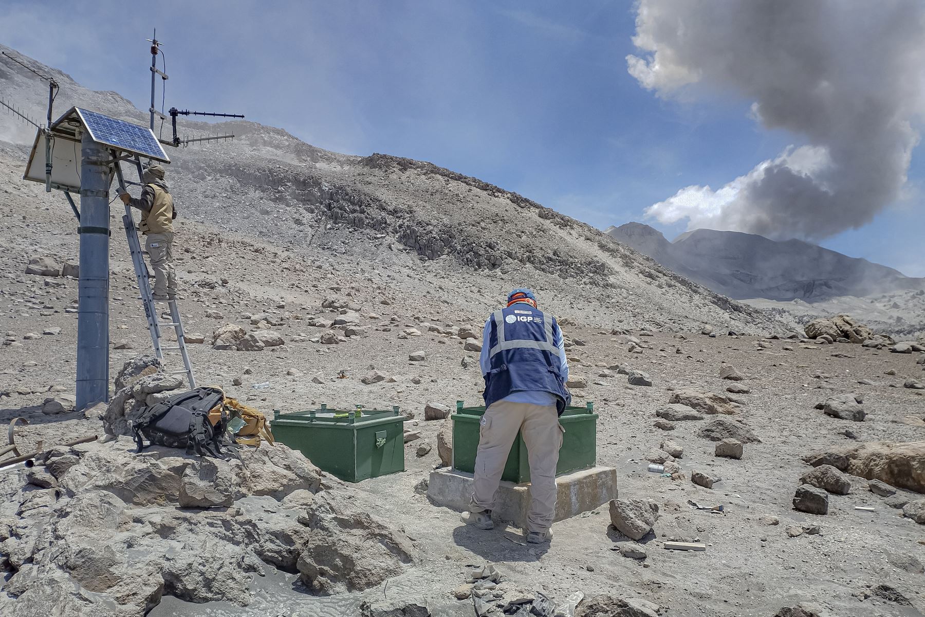 El IGP ejecuta estos trabajos de mantenimiento en las estaciones de vigilancia volcánica tres veces al año. Foto: ANDINA/IGP