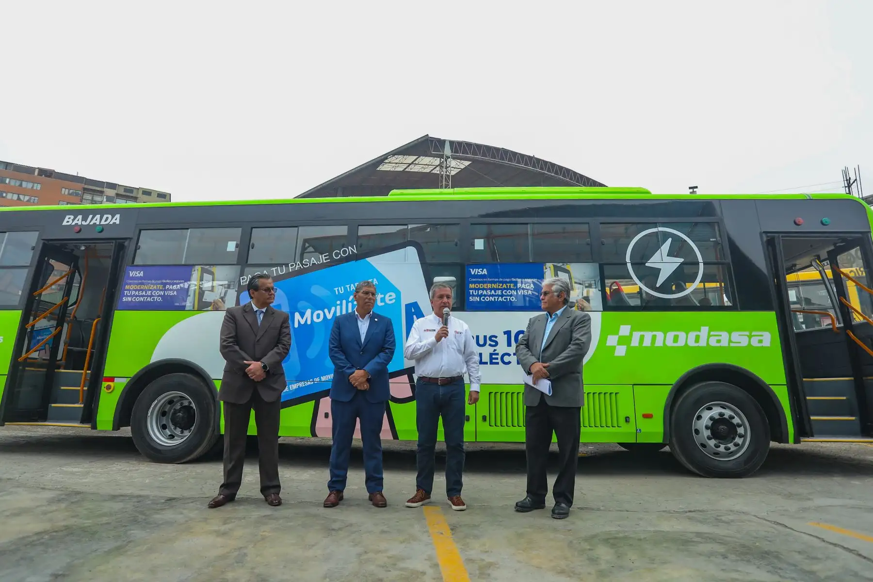 La Autoridad de Transporte Urbano para Lima y Callao (ATU) resaltó que este bus eléctrico, fabricado por Modasa para la Alianza de Empresas de Movilidad Urbano Sostenible (AEMUS), marca la ruta hacia el cambio de matriz energética en el transporte público que promueve la entidad en conjunto con el Ministerio de Transportes y Comunicaciones (MTC).
Foto: ANDINA/MTC