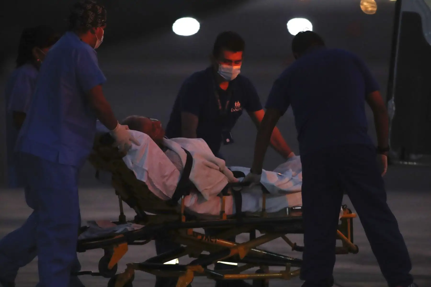 Tres inspectores de la Sutran heridos de gravedad, que fueron víctimas de un atentado en Apurímac por parte de desconocidos, llegaron a Lima para recibir atención médica. Foto: ANDINA/Daniel Bracamonte