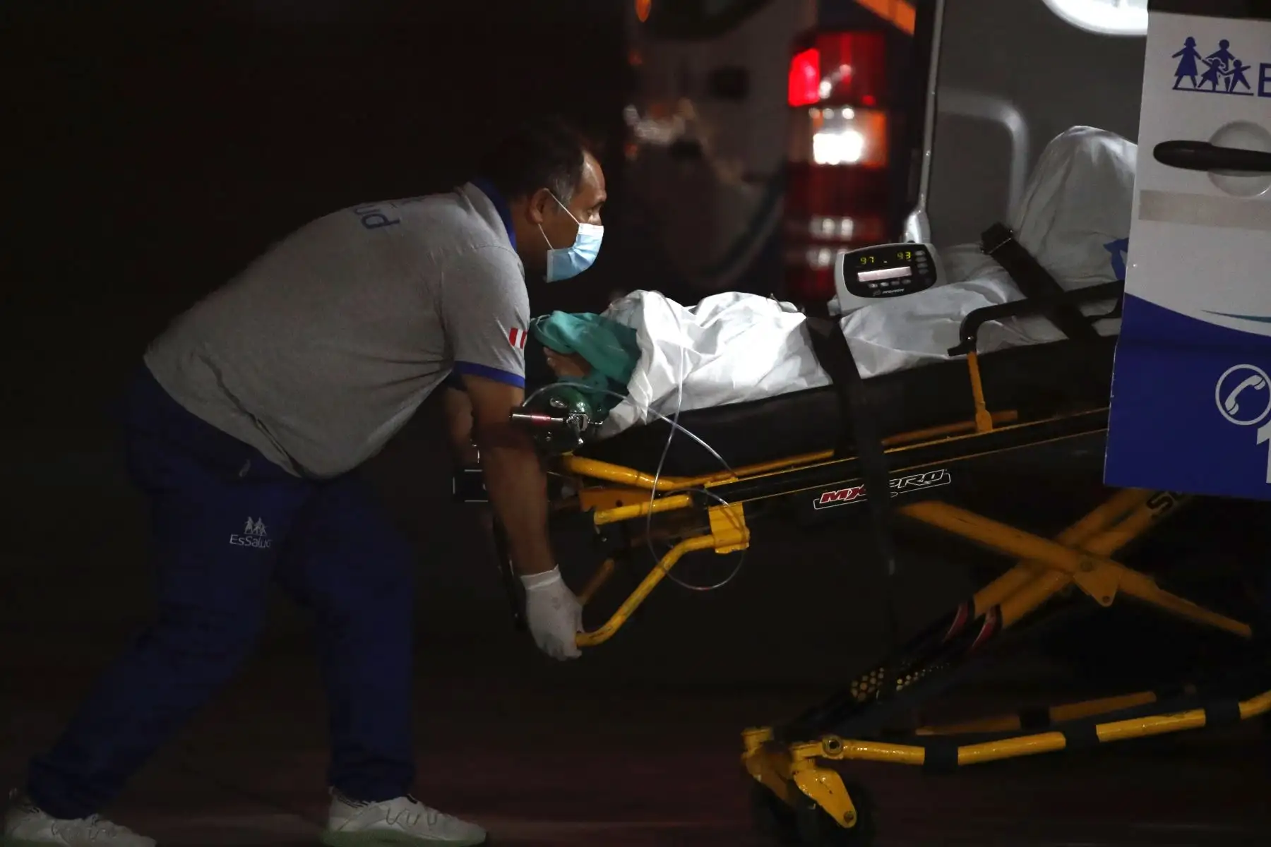 Tres inspectores de la Sutran heridos de gravedad, que fueron víctimas de un atentado en Apurímac por parte de desconocidos, llegaron a Lima para recibir atención médica. Foto: ANDINA/Daniel Bracamonte