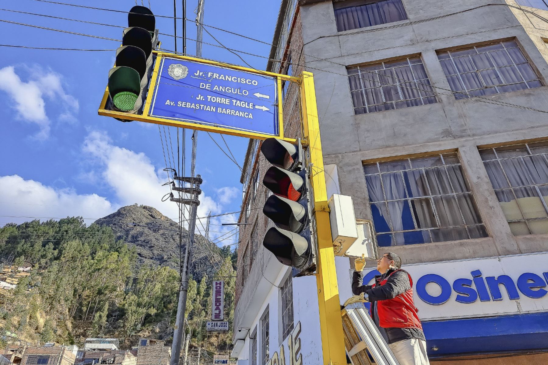 Un equipo técnico de Promovilidad trabajó en 14 intersecciones críticas de la ciudad de Huancavelica. Foto: ANDINA/MTC