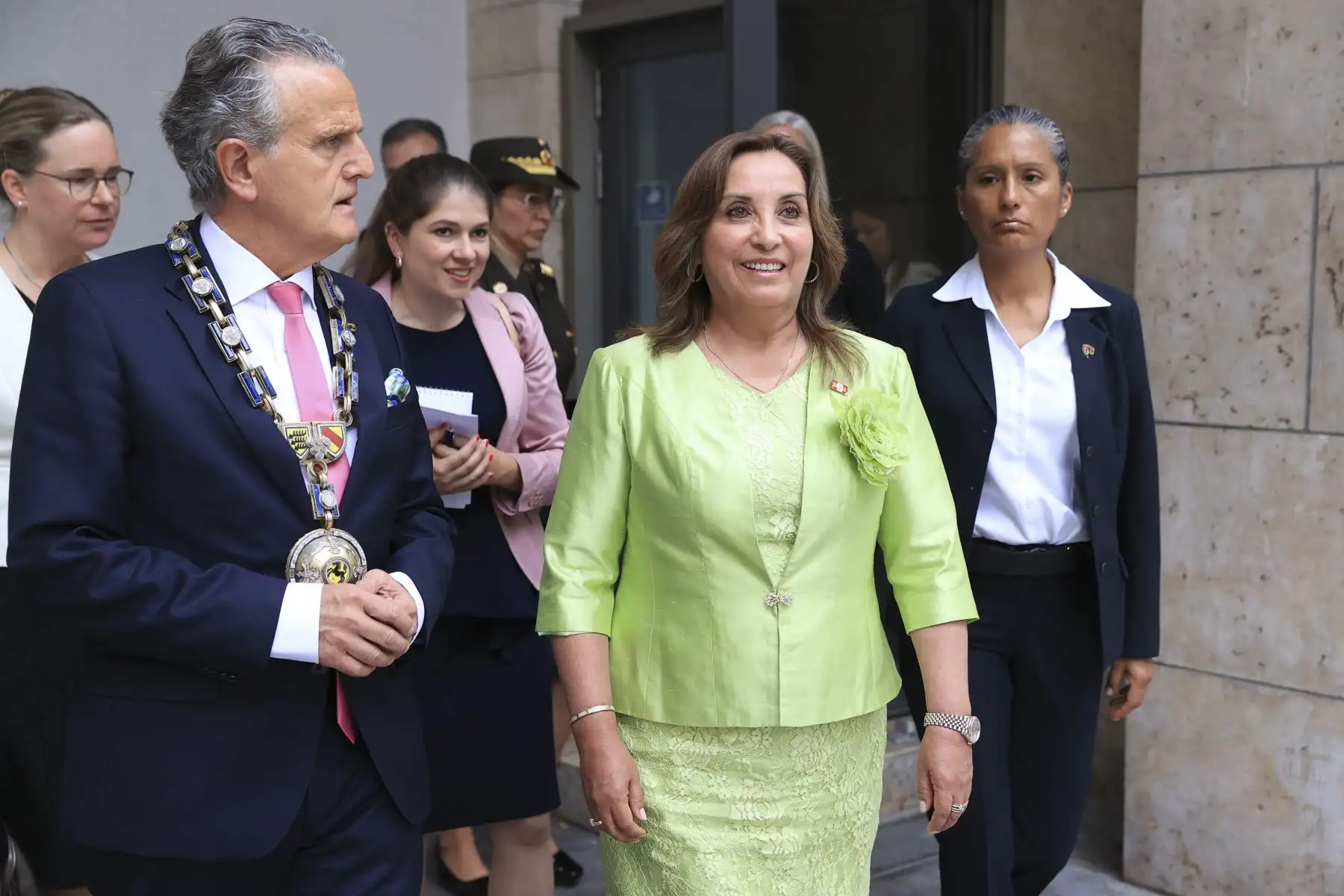 En su primera reunión de trabajo, la mandataria Dina Boluarte se reunió con el alcalde de Stuttgart, Alemania, Frank Nopper. Foto: ANDINA/Prensa Presidencia