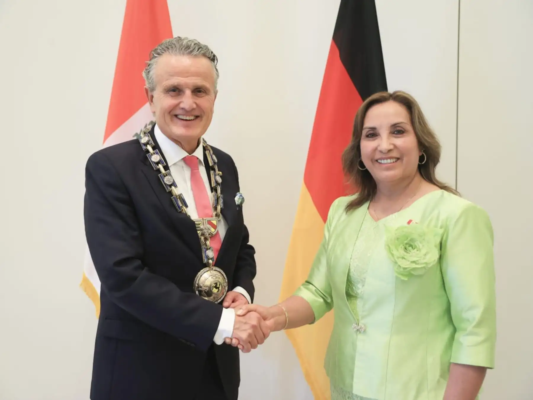 En su primera reunión de trabajo, la mandataria Dina Boluarte se reunió con el alcalde de Stuttgart, Alemania, Frank Nopper. Foto: ANDINA/Prensa Presidencia