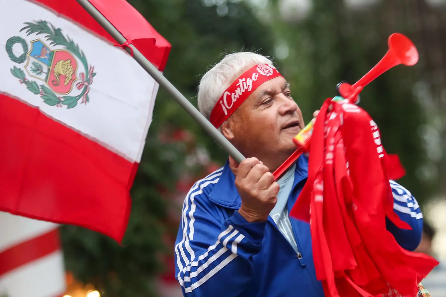 Desde Miraflores, los hinchas de la Selección Peruana de Fútbol esperan con gran expectativa el encuentro contra Chile por la tercera fecha de las eliminatorias sudamericanas para el Mundial 2026. Foto: ANDINA/Ricardo Cuba