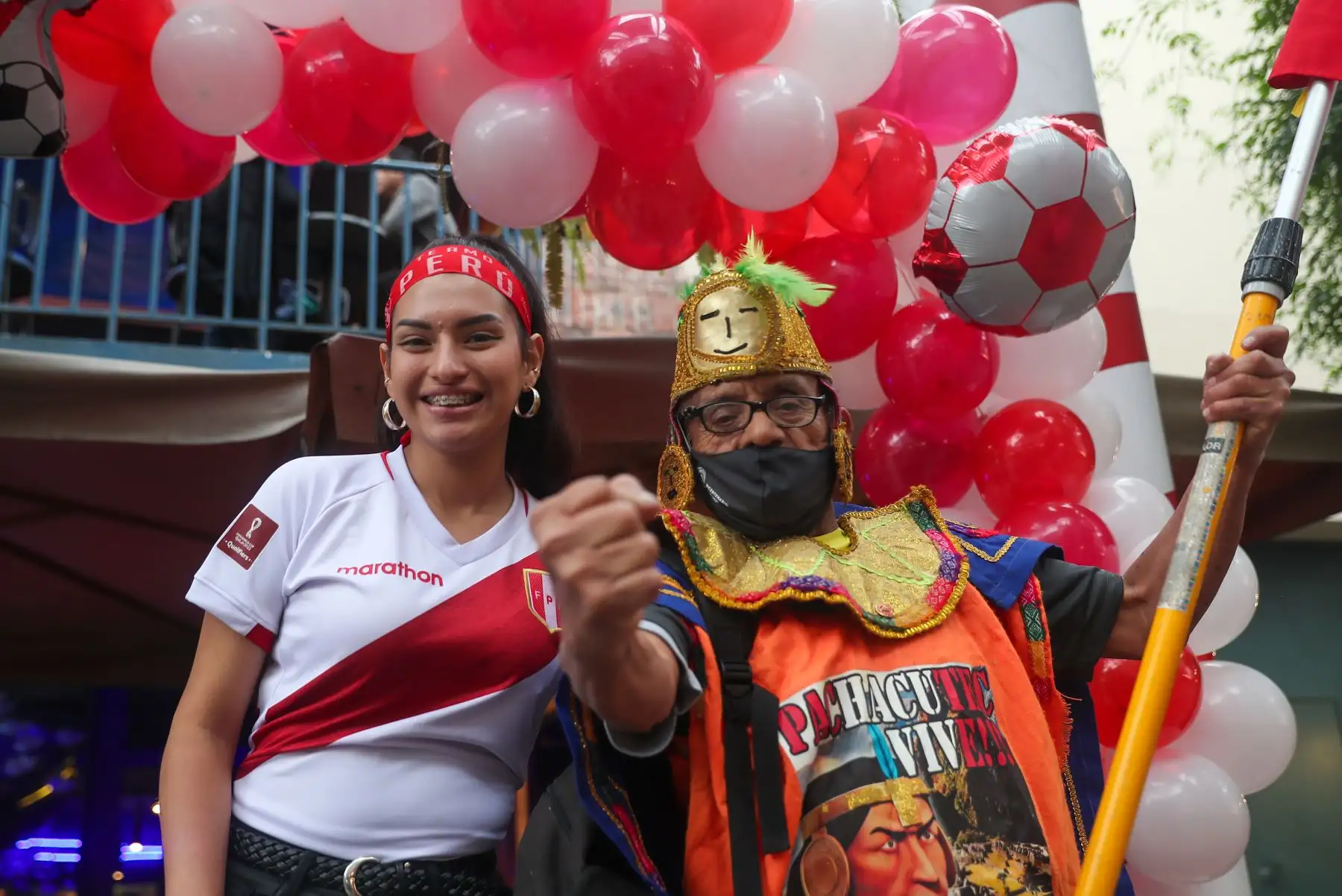 Desde Miraflores, los hinchas de la Selección Peruana de Fútbol esperan con gran expectativa el encuentro contra Chile por la tercera fecha de las eliminatorias sudamericanas para el Mundial 2026. Foto: ANDINA/Ricardo Cuba