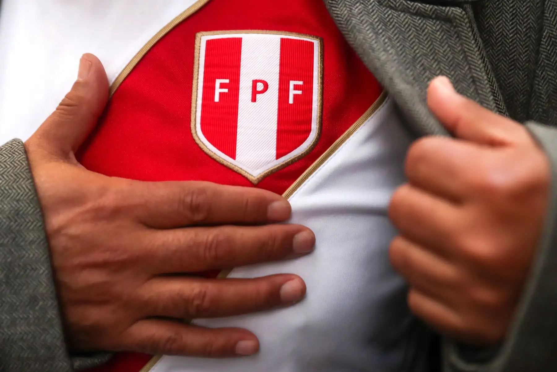 Desde Miraflores, los hinchas de la Selección Peruana de Fútbol esperan con gran expectativa el encuentro contra Chile por la tercera fecha de las eliminatorias sudamericanas para el Mundial 2026. Foto: ANDINA/Ricardo Cuba
