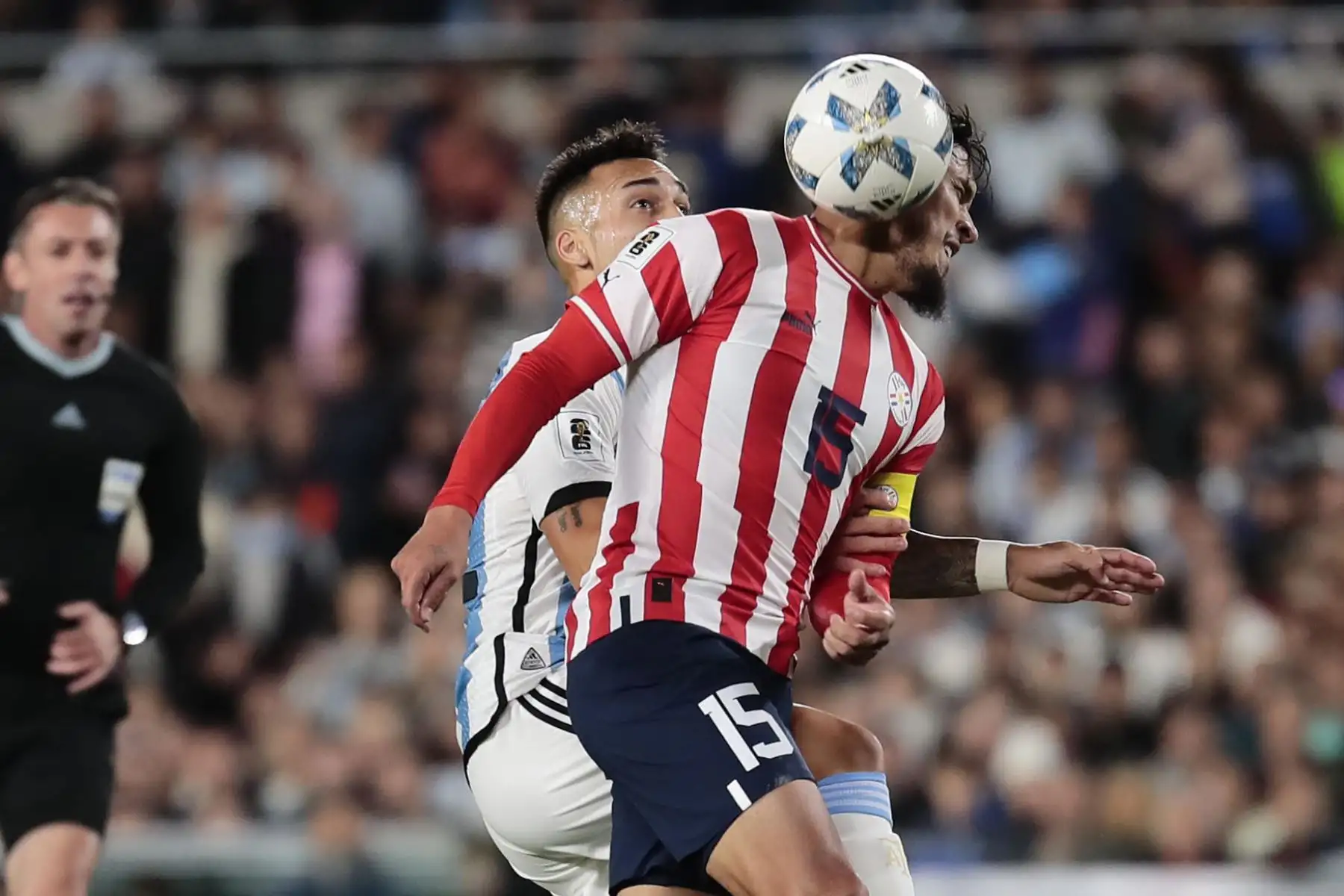 Con gol de Nicolás Otamendi en el primer tiempo, la selección de Argentina derrota a la de Paraguay por 1-0 en el proceso de eliminatorias para el Mundial de fútbol 2026. Foto: EFE