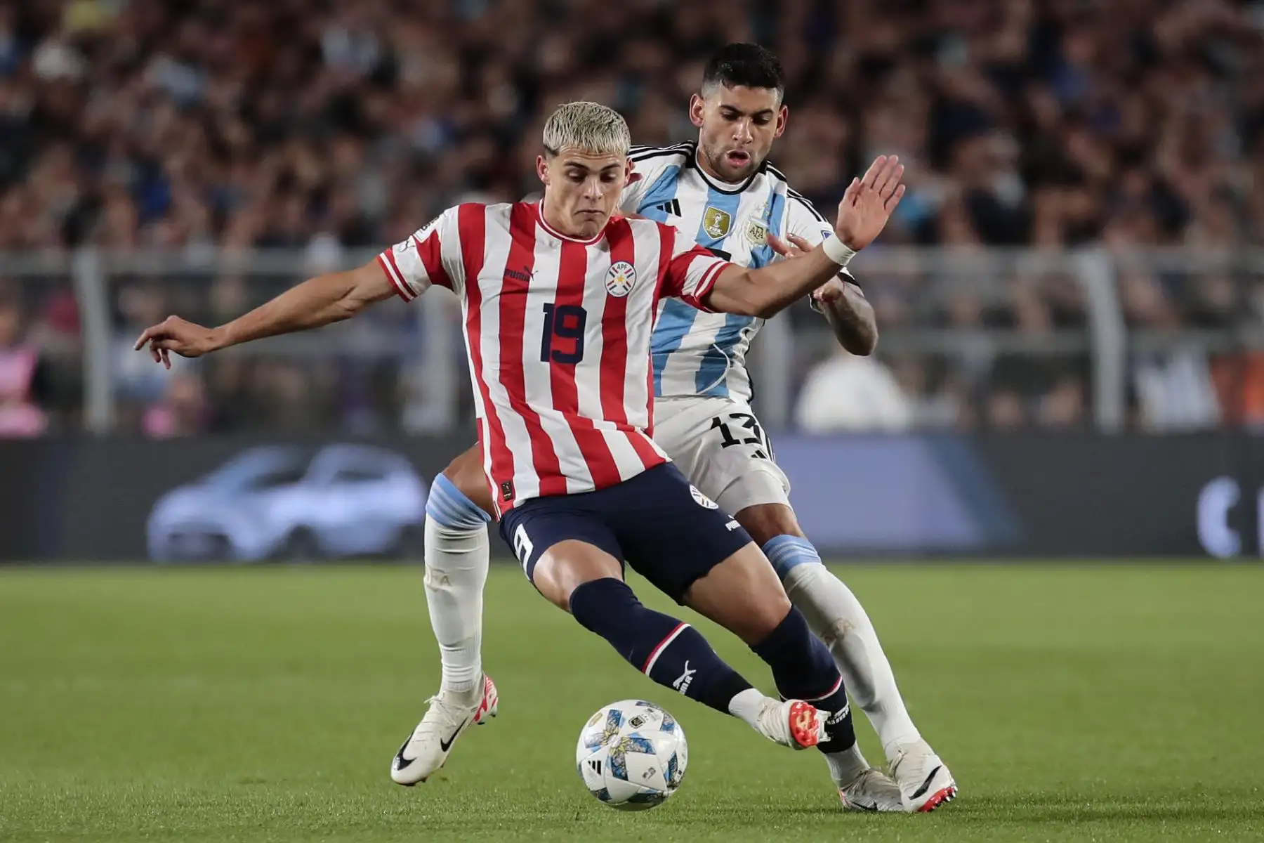 Con gol de Nicolás Otamendi en el primer tiempo, la selección de Argentina derrota a la de Paraguay por 1-0 en el proceso de eliminatorias para el Mundial de fútbol 2026. Foto: EFE