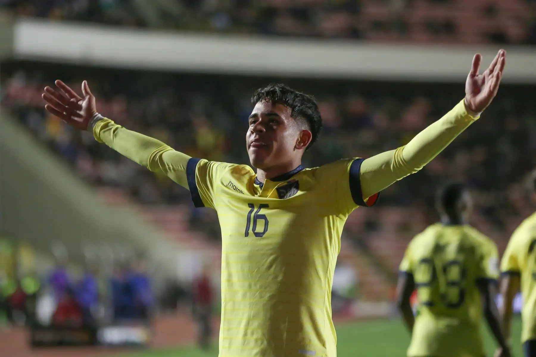 Kendry Páez de Ecuador celebra su gol hoy, en un partido de las Eliminatorias Sudamericanas para la Copa Mundial de Fútbol 2026 entre Bolivia y Ecuador en el estadio Hernando Siles en La Paz (Bolivia).
Foto: EFE