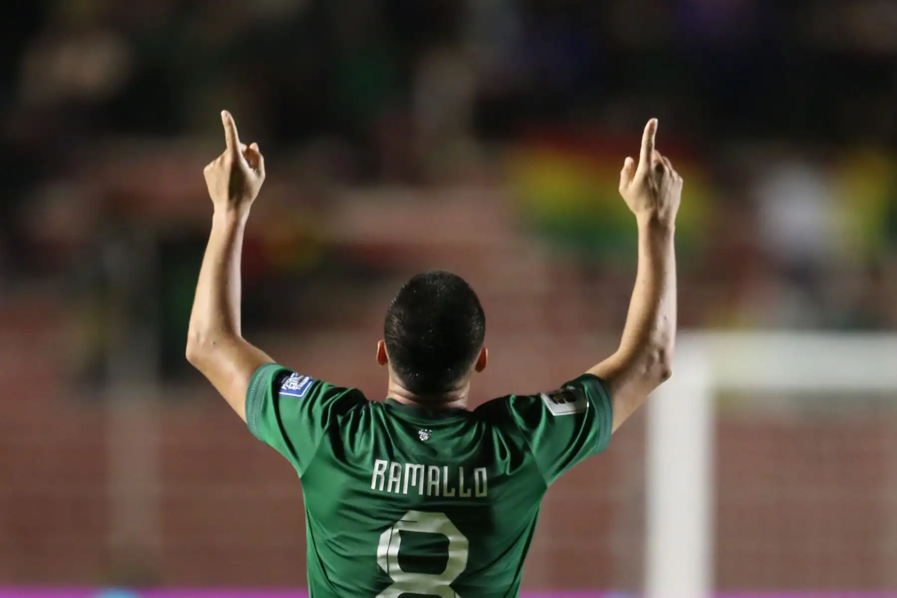 Rodrigo Ramallo de Bolivia celebra su gol hoy, en un partido de las Eliminatorias Sudamericanas para la Copa Mundial de Fútbol 2026 entre Bolivia y Ecuador en el estadio Hernando Siles en La Paz (Bolivia). 
Foto: EFE
