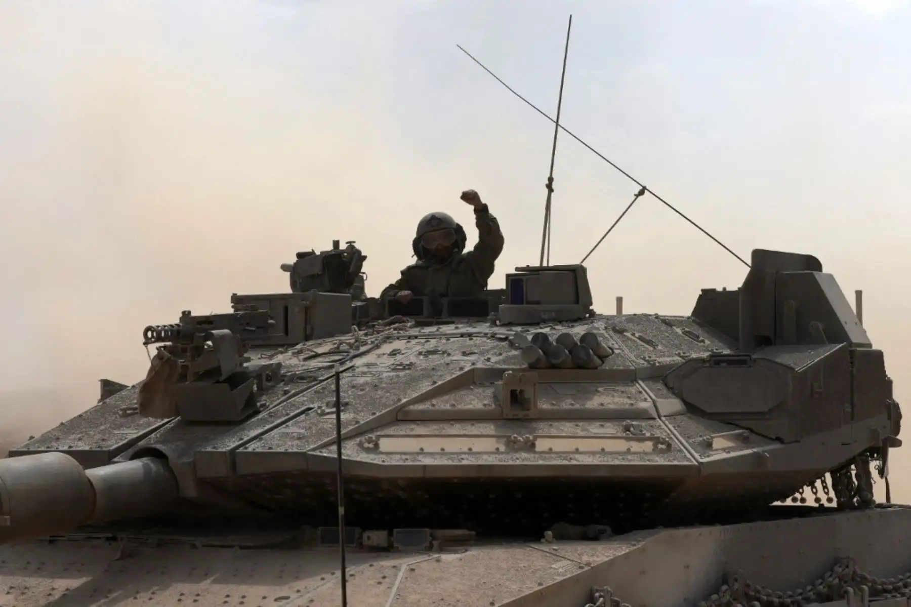 Tanques desplegados a lo largo de la frontera con la Franja de Gaza en el sur de Israel. Foto: AFP