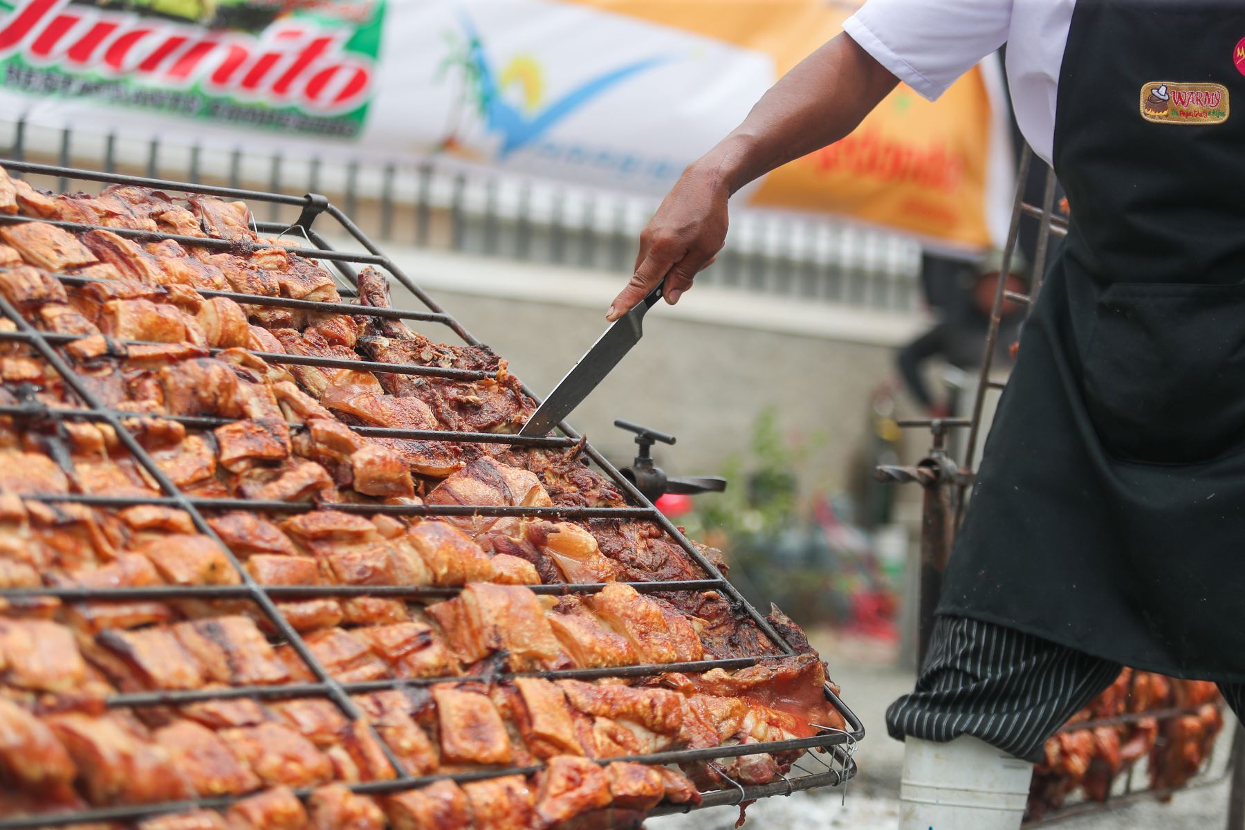 El chancho al palo, uno de los platos bandera de Huaral, es uno de los más demandados por los turistas que visitan el norte de Lima. ANDINA/Ricardo Cuba