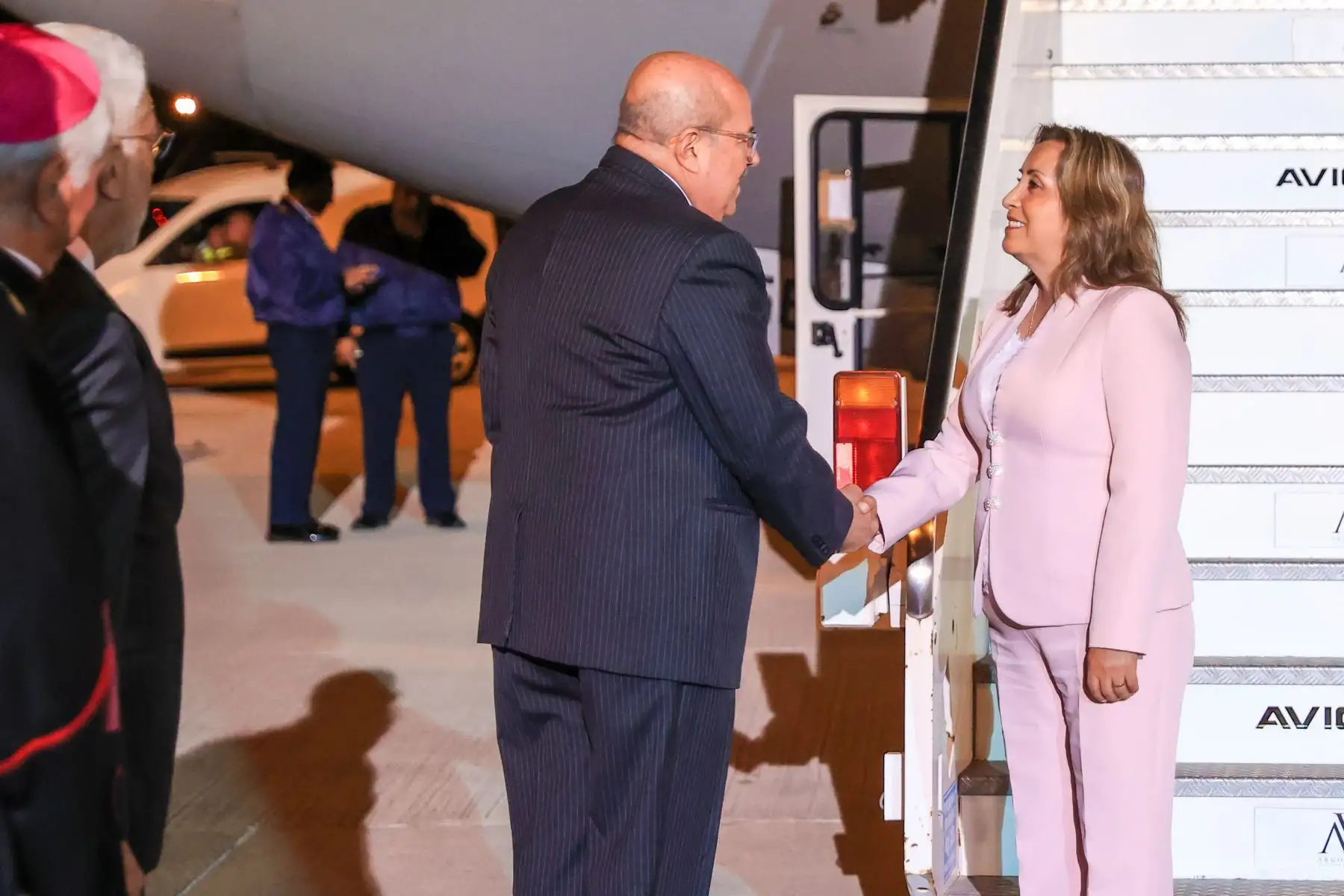 La jefa de Estado, Dina Ercilia Boluarte Zegarra, llegó a Roma, Italia, donde tendrá una audiencia con el papa Francisco y una reunión con el director general de la FAO, QU Dongyu. Foto: ANDINA/Prensa Presidencia