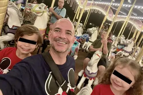 Por fin los hijos de Ricardo Morán serán inscritos con sus apellidos por el Reniec, y si además se les considerará la nacionalidad peruana.   ANDINA/ INTERNET/Medios