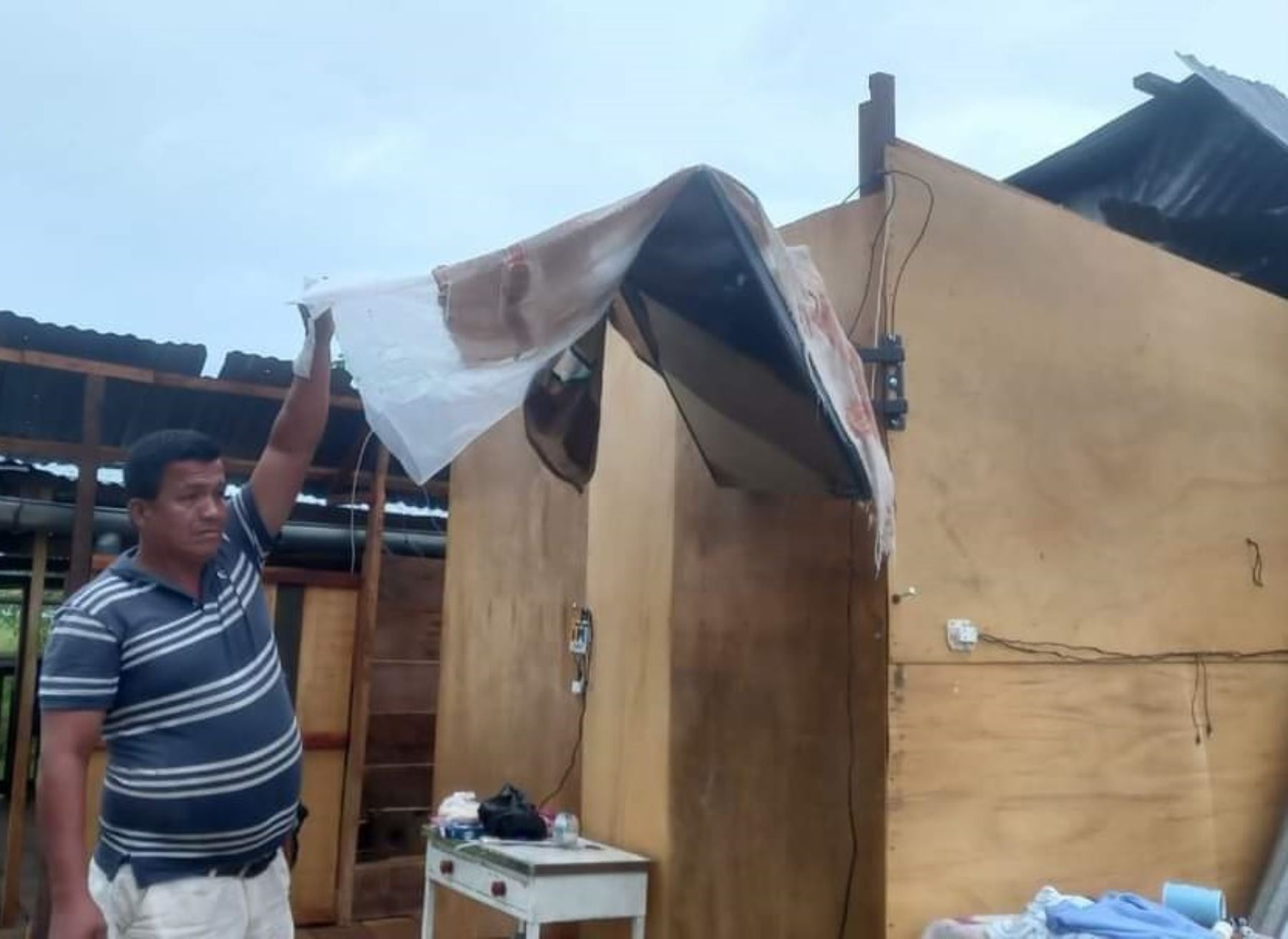 lluvias y vientos fuertes causan daños en viviendas en distrito de Punchana. Foto: Elvis Noronha