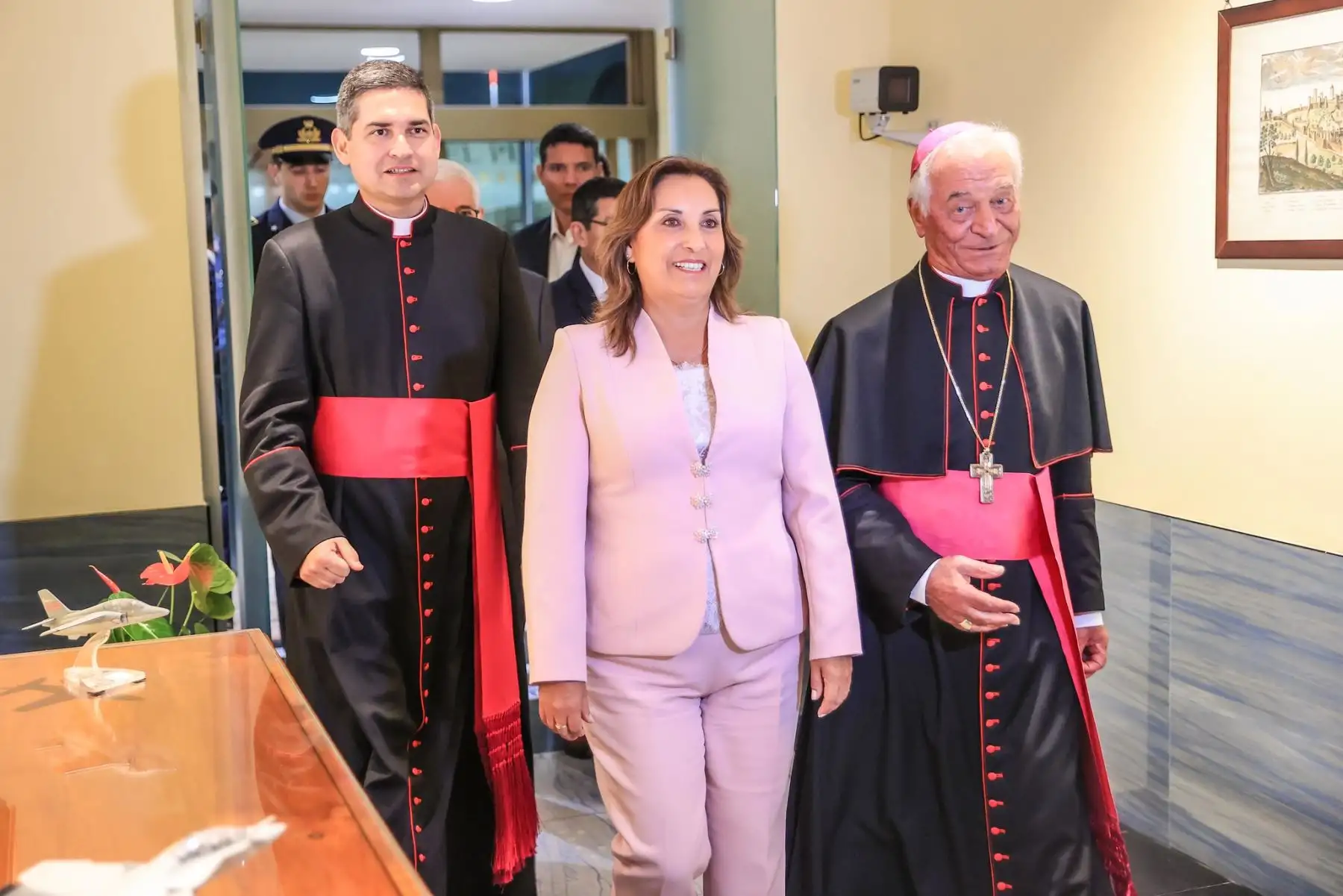 La presidenta de la República, Dina Boluarte llegó a Roma, Italia, donde tendrá una audiencia con el papa Francisco y una reunión con el director general de la FAO, QU Dongyu. Foto: ANDINA/Prensa Presidencia