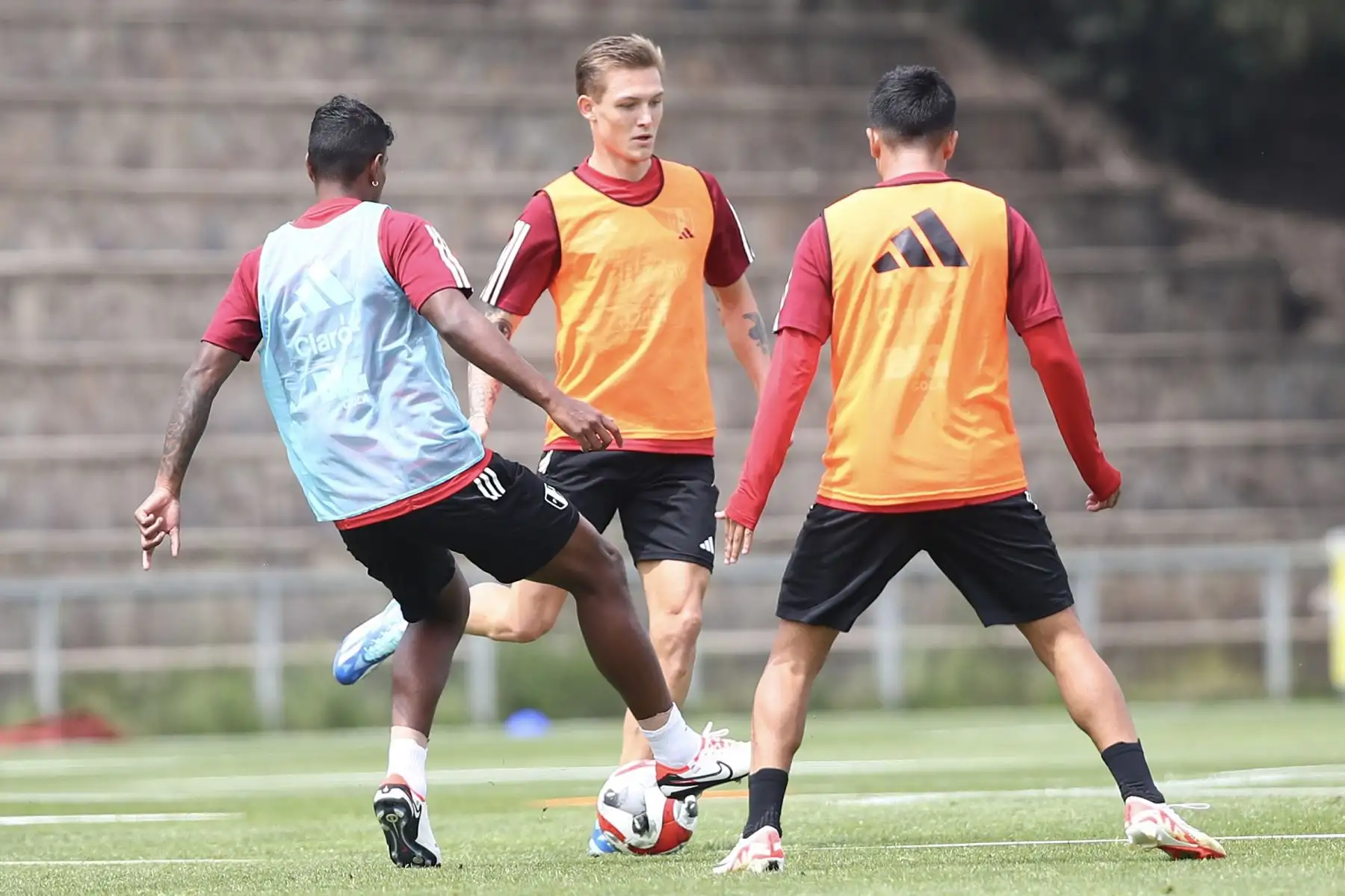 Jugadores de la Selección Peruana de Fútbol volvieron a sus entrenamientos en complejo de la Universidad Católica de Chile. El recién nacionalizado peruano Oliver Sonne también se unió a las prácticas. Foto: FPF