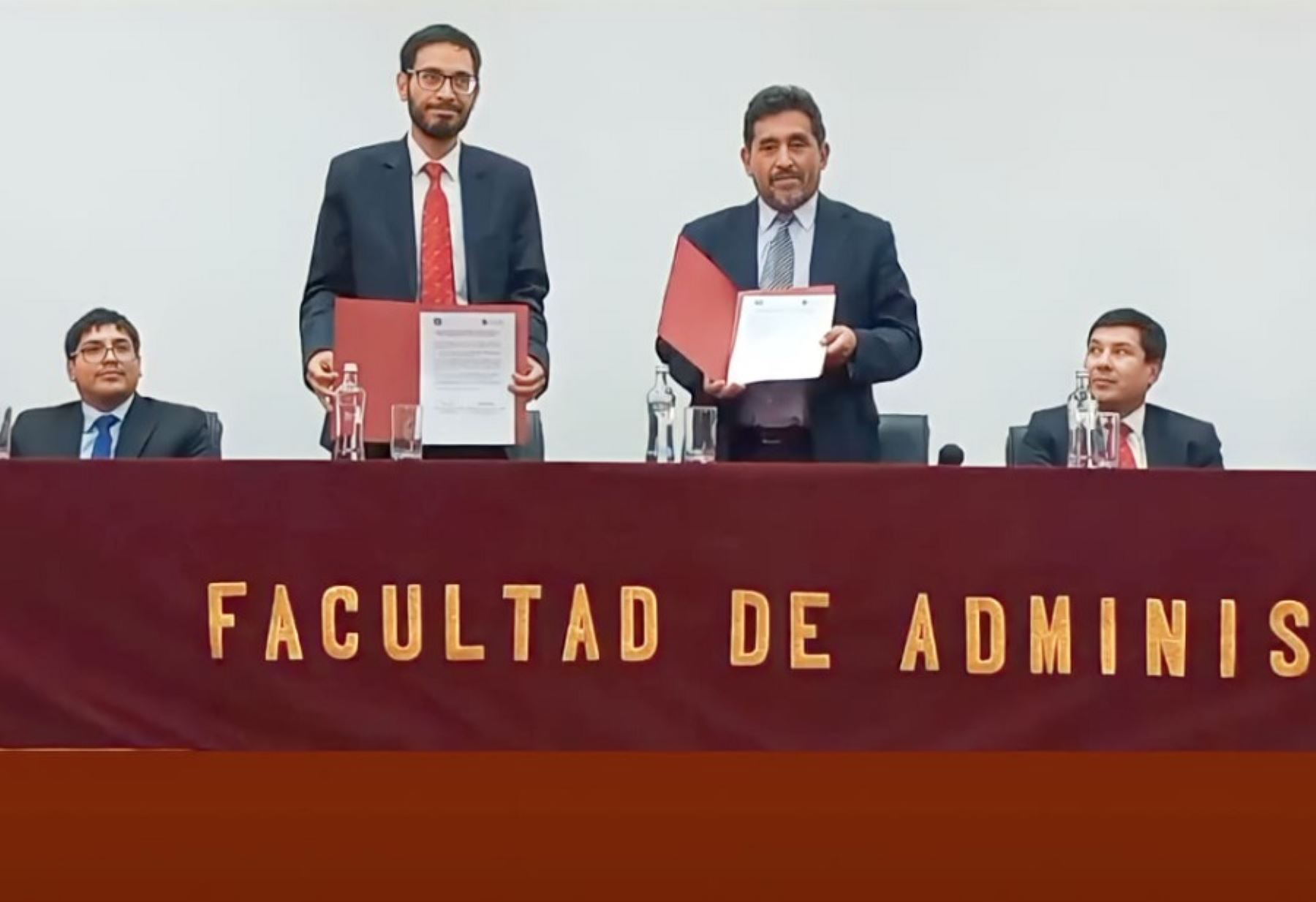 La Biblioteca Nacional del Perú (BNP), entidad adscrita al Ministerio de Cultura, inauguró su sexto Centro de Acopio Desconcentrado del Depósito Legal, en el marco del “I Encuentro de Autores y Editores de la Región Arequipa” y dando inicio a la campaña “Construyamos nuestra memoria bibliográfica, únete al Depósito Legal”