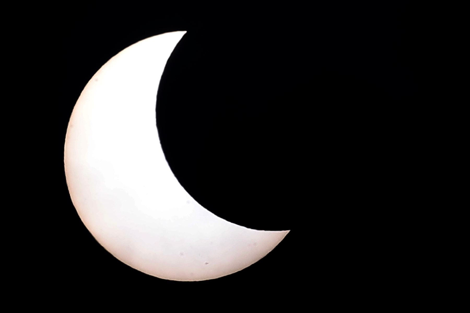 El eclipse solar es el fenómeno que se produce cuando la Luna oculta parcialmente al Sol, dejando un anillo visible.  Foto: Ricardo Cuba