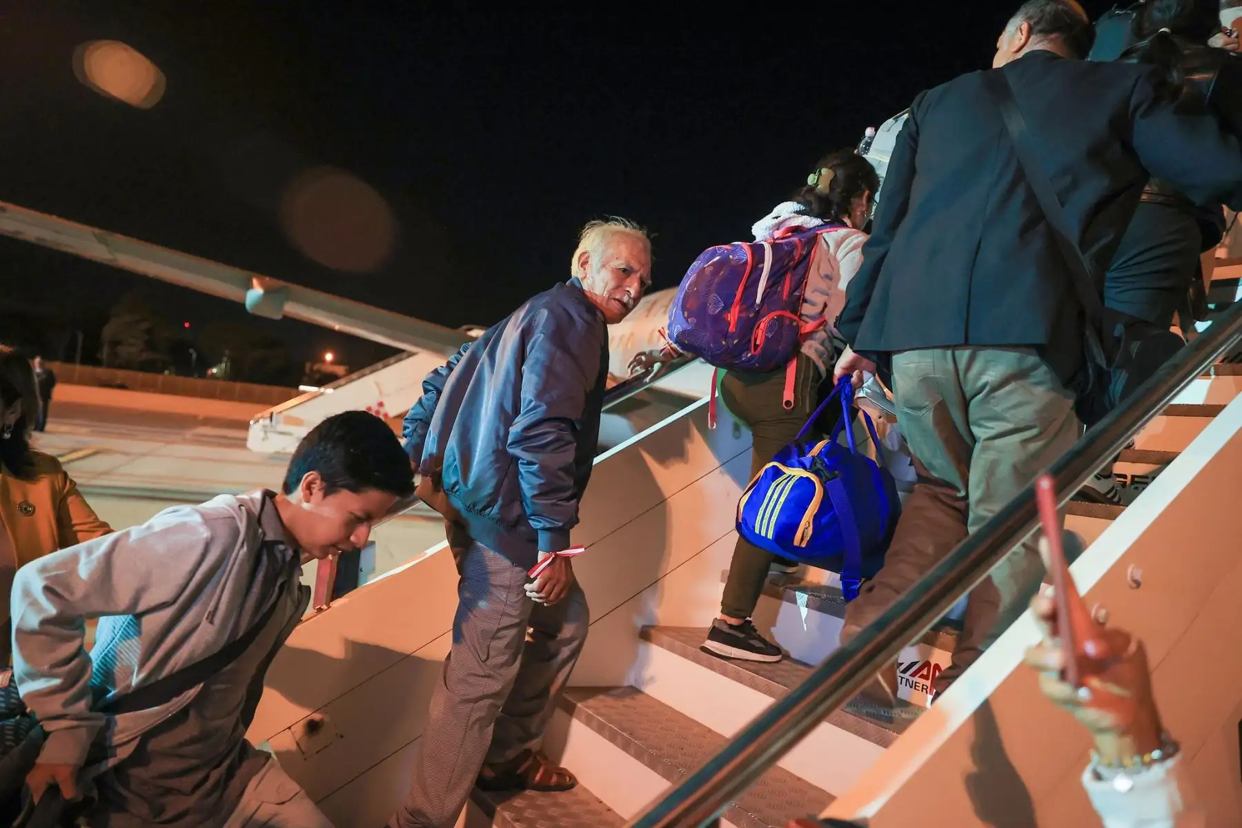 Presidenta de la república, Dina Boluarte, y los peruanos que se encontraban en Israel salen de Roma rumbo a Lima para reencontrarse con sus familias.
Foto: ANDINA/ Prensa Presidencia