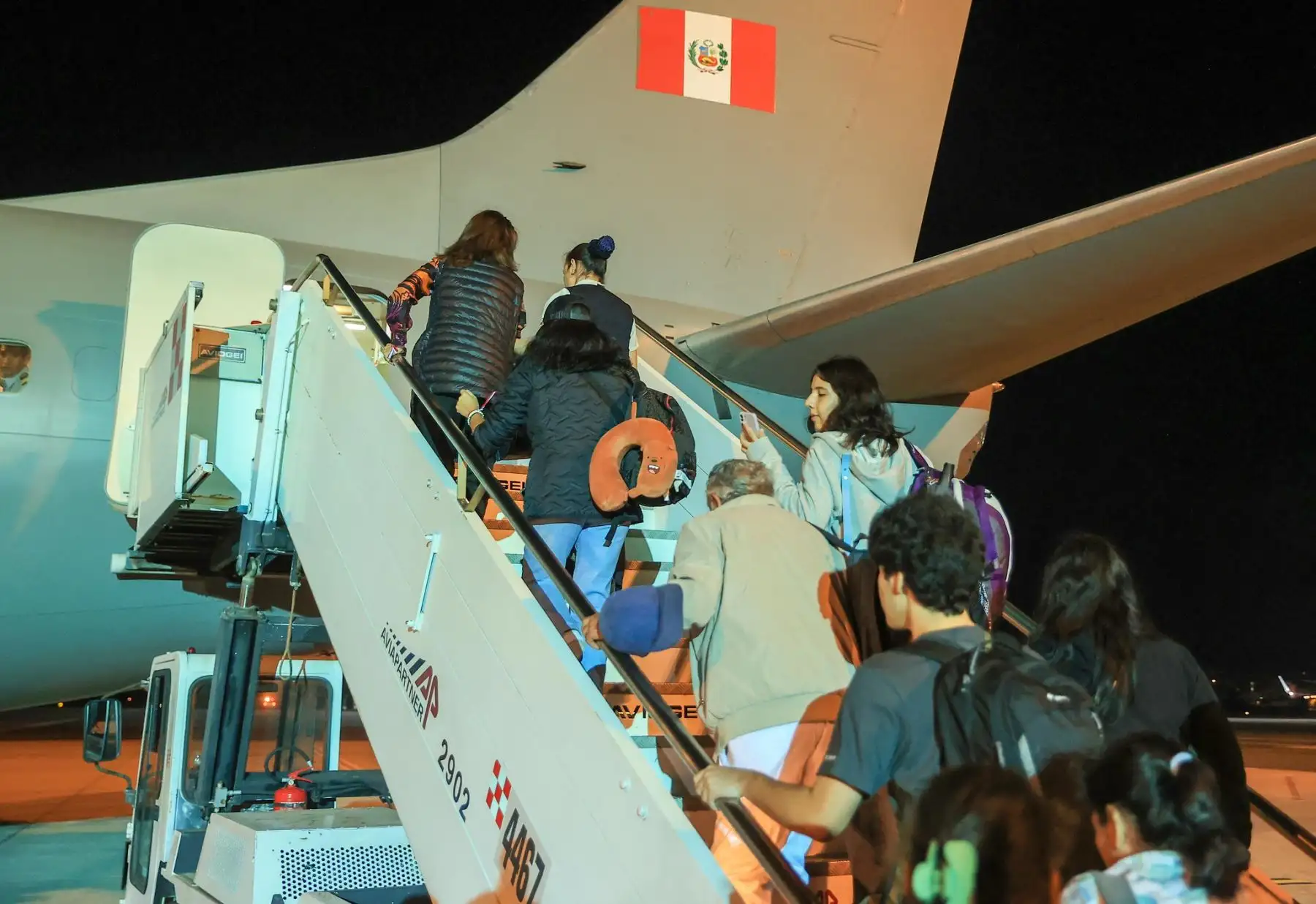 Presidenta de la república, Dina Boluarte, y los peruanos que se encontraban en Israel salen de Roma rumbo a Lima para reencontrarse con sus familias.
Foto: ANDINA/ Prensa Presidencia