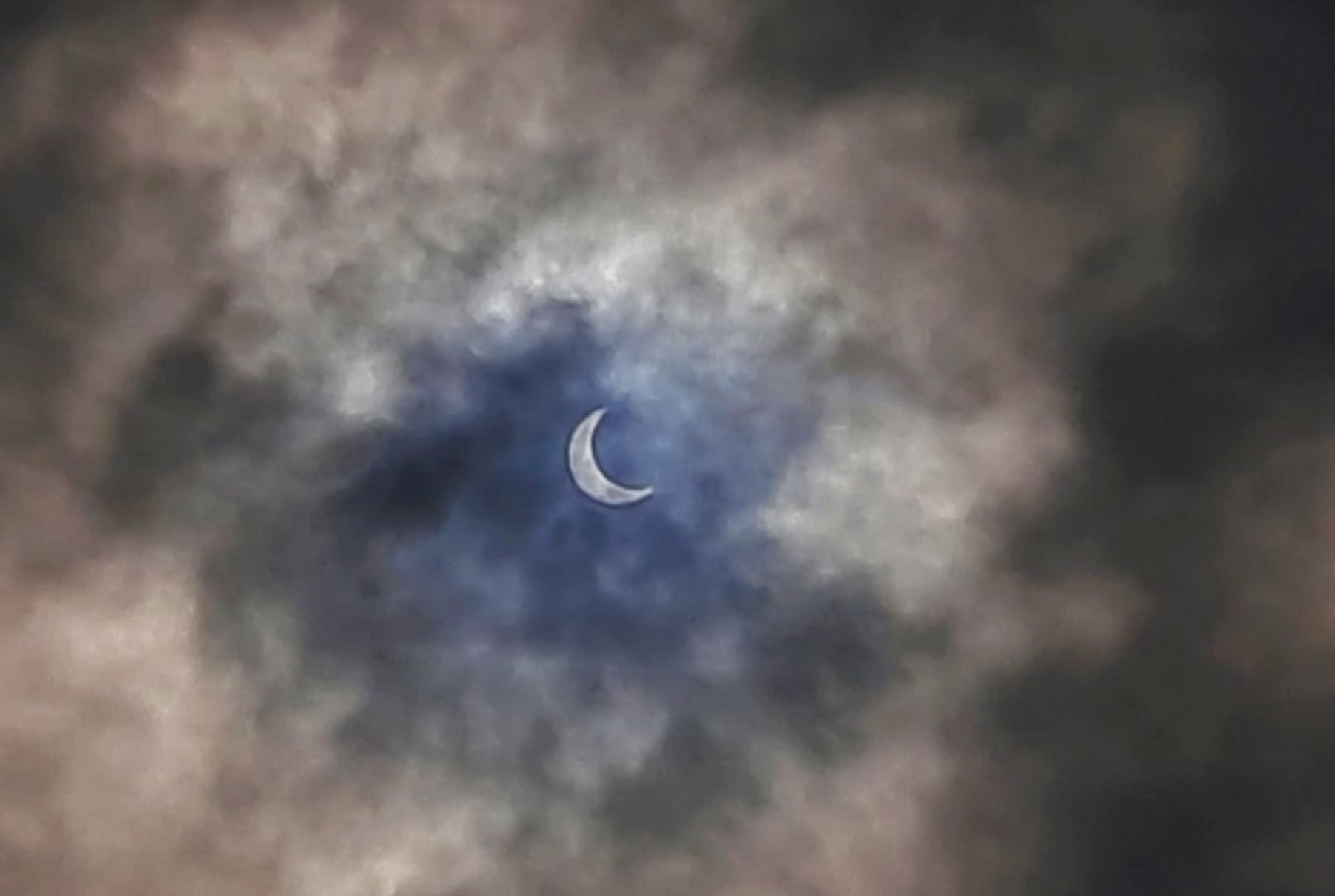 El eclipse solar registrado ayer creó gran expectativa en los pobladores de Tarapoto, Moyobamba, Sauce y en el resto de las provincias de la región San Martín, donde se apreció entre el mediodía y las 3:30 de la tarde.