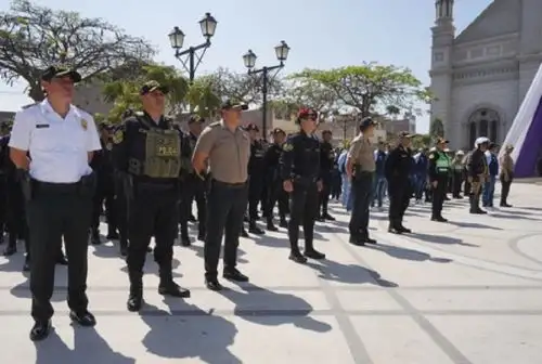 Más de 500 policías sean desplegados en puntos estratégicos de la ciudad de Ica para brindar seguridad a los fieles que asistan al recorrido procesional del Señor de Luren.