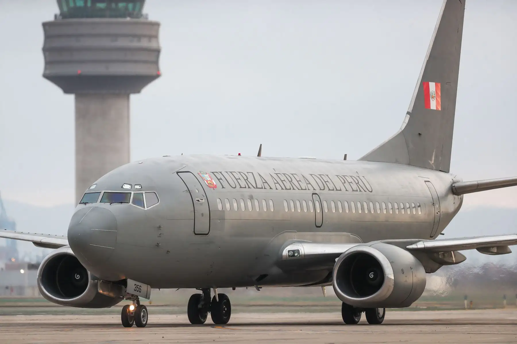 Avión de la Fuerza Aérea llega a Lima con peruanos repatriados desde Israel, con escala en Roma, Italia. Nuestros compatriotas retornan al país junto con la comitiva oficial encabezada por la presidenta de la República, Dina Boluarte Zegarra.  
Foto: ANDINA/Ricardo Cuba