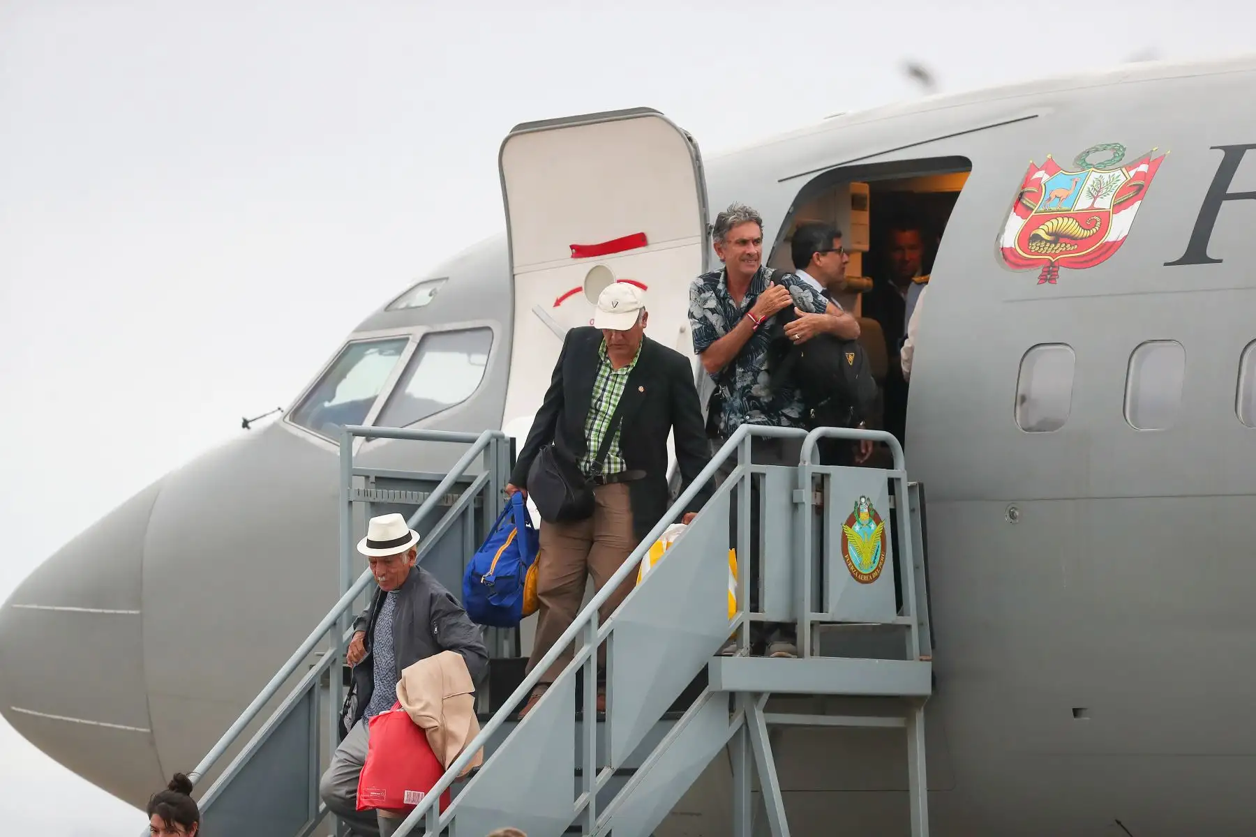 Avión de la Fuerza Aérea llega a Lima con peruanos repatriados desde Israel, con escala en Roma, Italia. Nuestros compatriotas retornan al país junto con la comitiva oficial encabezada por la presidenta de la República, Dina Boluarte Zegarra.  
Foto: ANDINA/ Ricardo Cuba