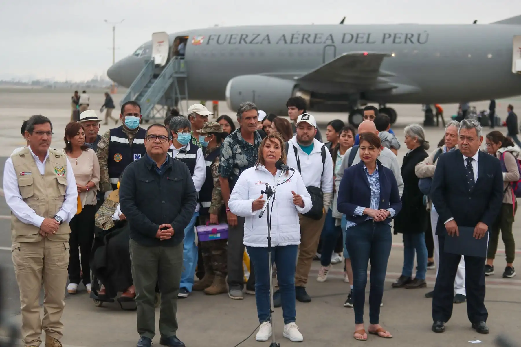 Avión de la Fuerza Aérea llega a Lima con peruanos repatriados desde Israel, con escala en Roma, Italia. Nuestros compatriotas retornan al país junto con la comitiva oficial encabezada por la presidenta de la República, Dina Boluarte Zegarra.  
Foto: ANDINA/ Ricardo Cuba
