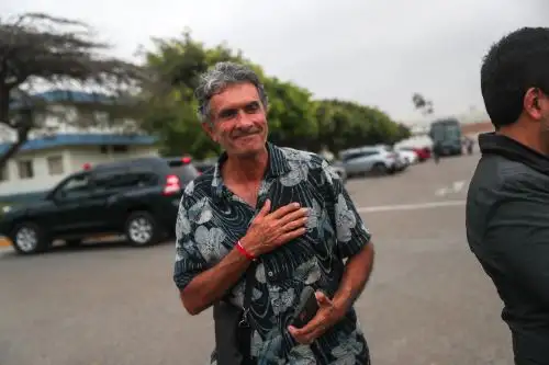 Moozhan Matin, iraní nacionalizado peruano, es uno de los ciudadanos que llegó esta tarde a Lima en el avión presidencial. Foto:  ANDINA/Ricardo Cuba