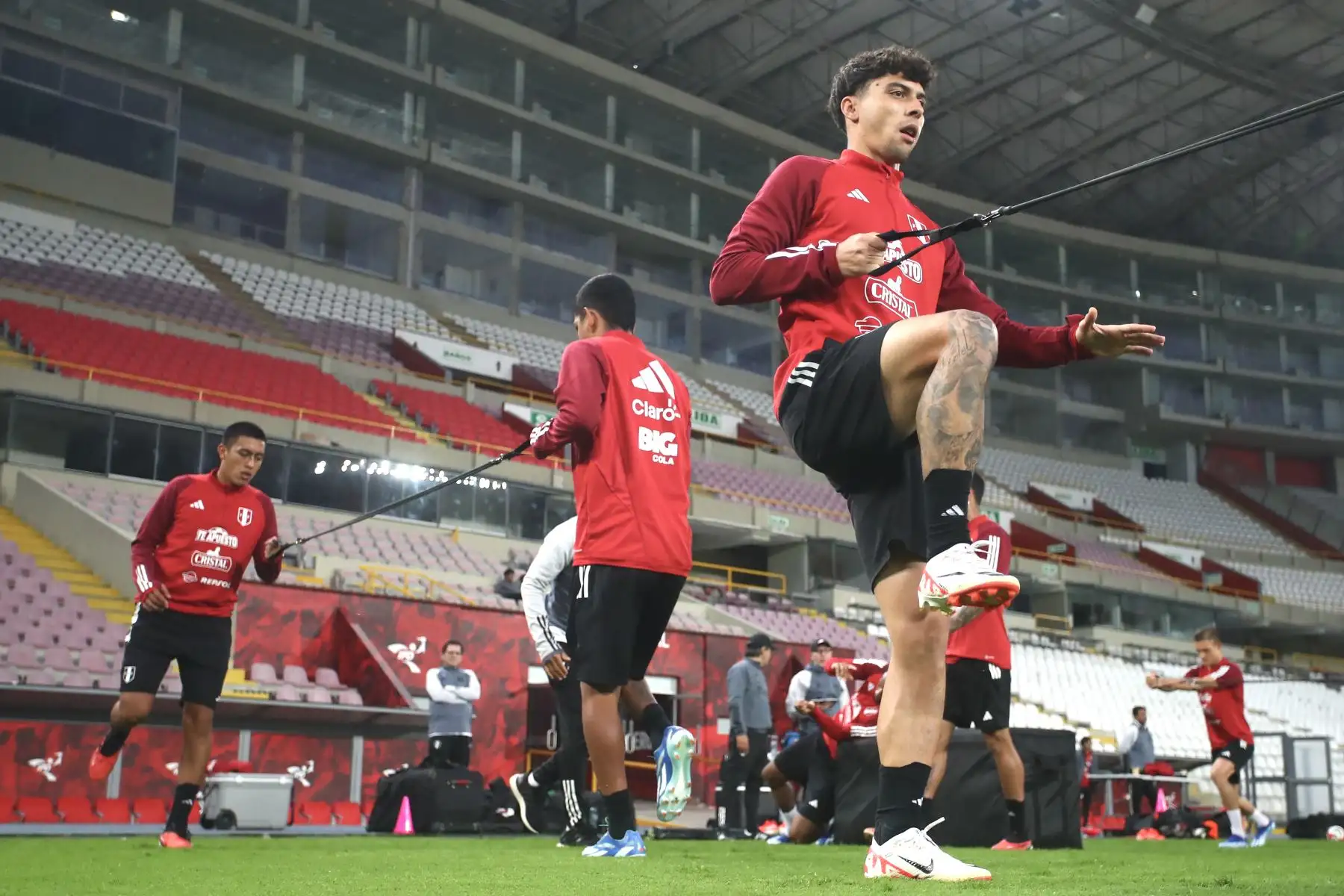 La Selección Peruana realizó  entrenamientos en el  Estadio Nacional con miras a enfrentar al seleccionado de Argentina por las Eliminatorias Sudamericanas. En la imagen, Franco Zanelatto.
Foto: Selección Peruana