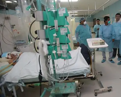 La paciente diagnosticada con rabia humana en Arequipa fue ingresada a la Unidad de Cuidados Intensivos del Hospital Honorio Delgado al presentar problemas de insuficiencia respiratoria.
