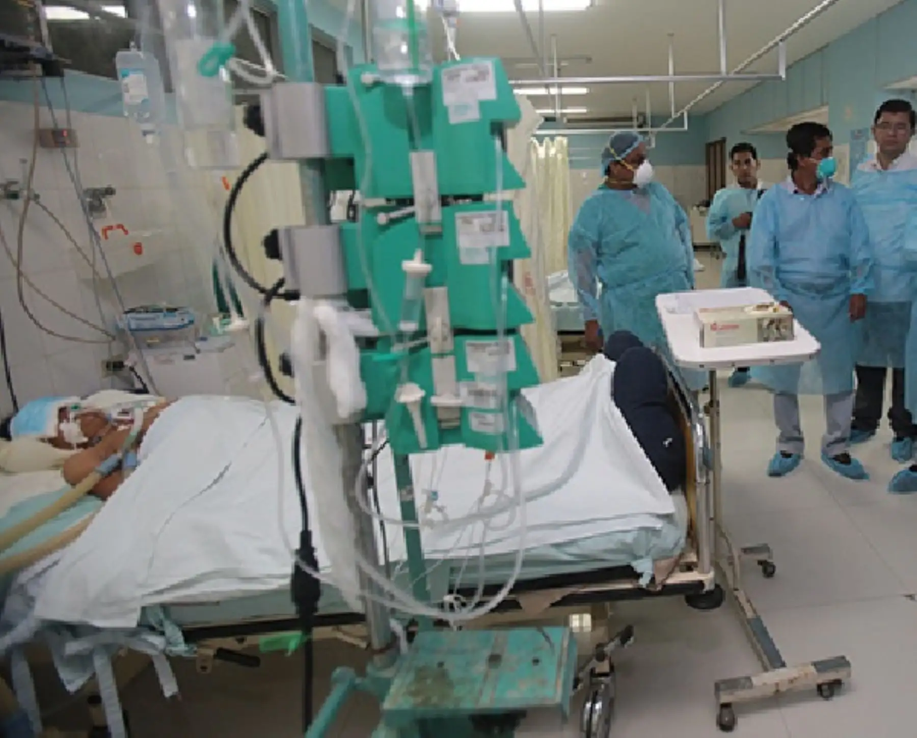 La paciente diagnosticada con rabia humana en Arequipa fue ingresada a la Unidad de Cuidados Intensivos del Hospital Honorio Delgado al presentar problemas de insuficiencia respiratoria.