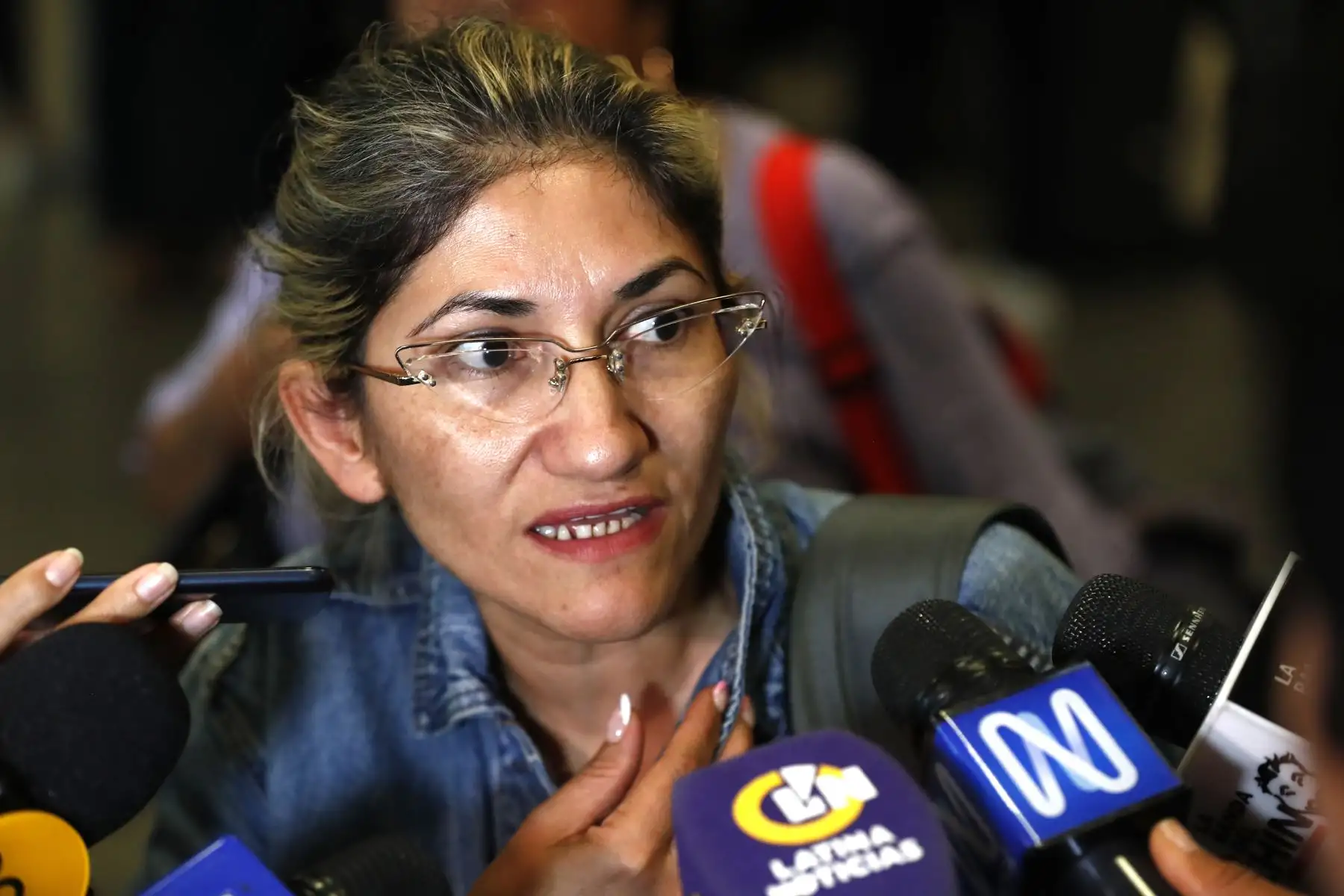 18 peruanos repatriados desde Israel llegaron al Aeropuerto Internacional Jorge Chávez, procedentes de Quito, Ecuador, pudiendo así reencontrarse con sus familiares y seres queridos. Foto: ANDINA/ Daniel Bracamonte