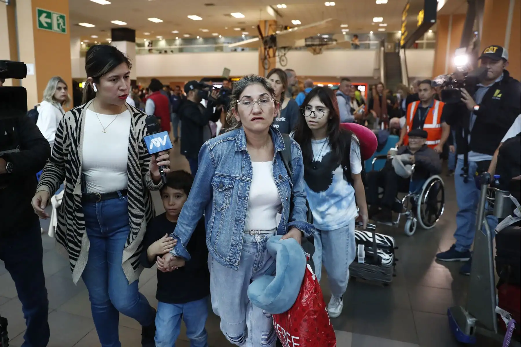 51 peruanos varados en Israel llegaron a Quito en vuelo humanitario gestionado por el gobierno ecuatoriano. Volverán a Perú en 3 grupos de 18, 26 y 7 personas en el transcurso del día. Foto: ANDINA/ Daniel Bracamonte