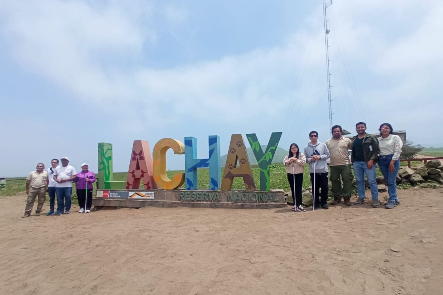 Personas con discapacidad visual recorrieron la reserva nacional de Lachay, en la provincia limeña de Huaura. Foto: ANDINA/Mincetur