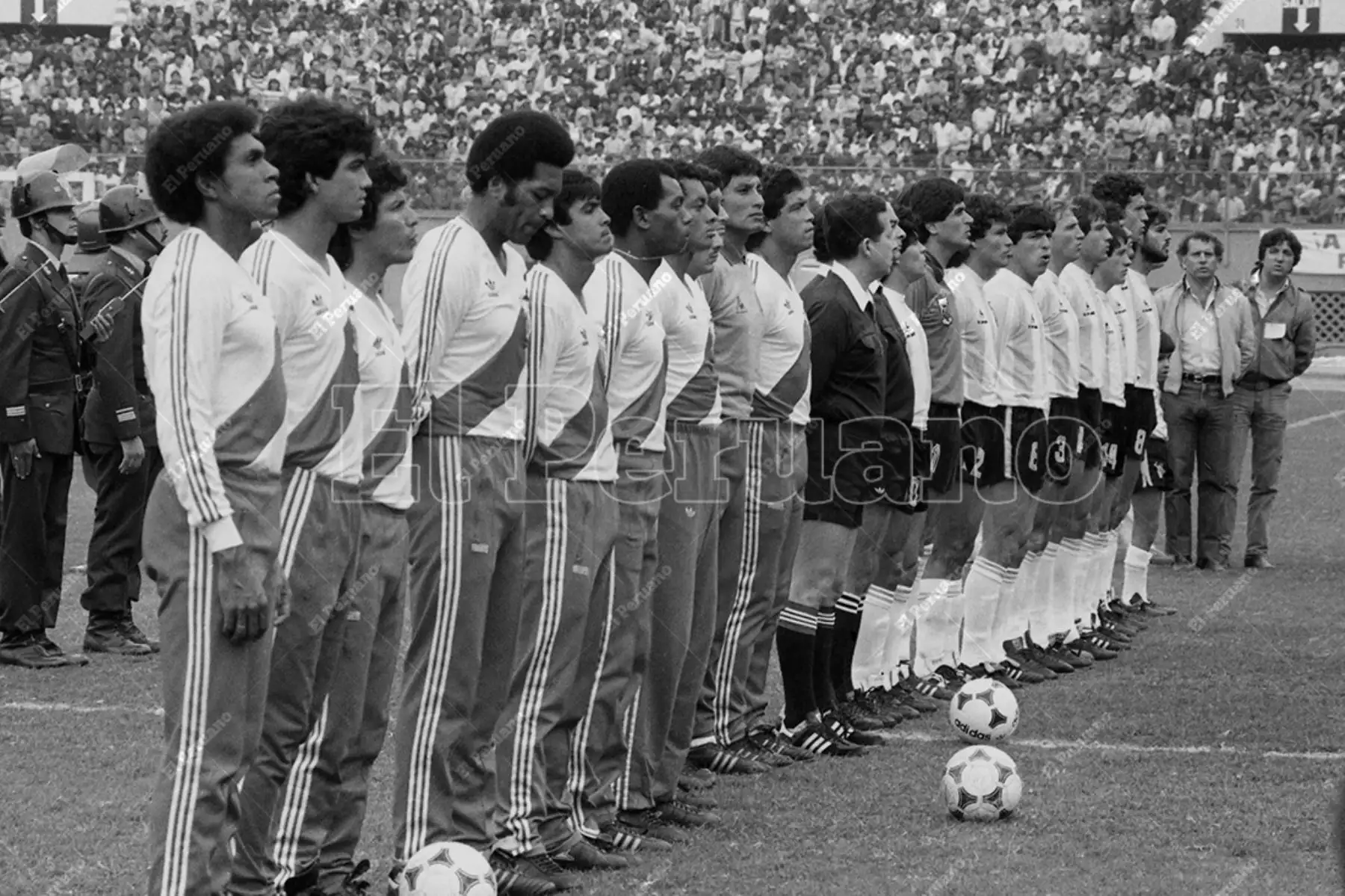 Lima - 23 junio 1985 / La selección peruana que venció 1-0 a Argentina en el Estadio Nacional  en la penúltima fecha del Grupo 1 de las eliminatorias  para el mundial de México 86. Foto: Archivo Histórico de El Peruano / José Risco