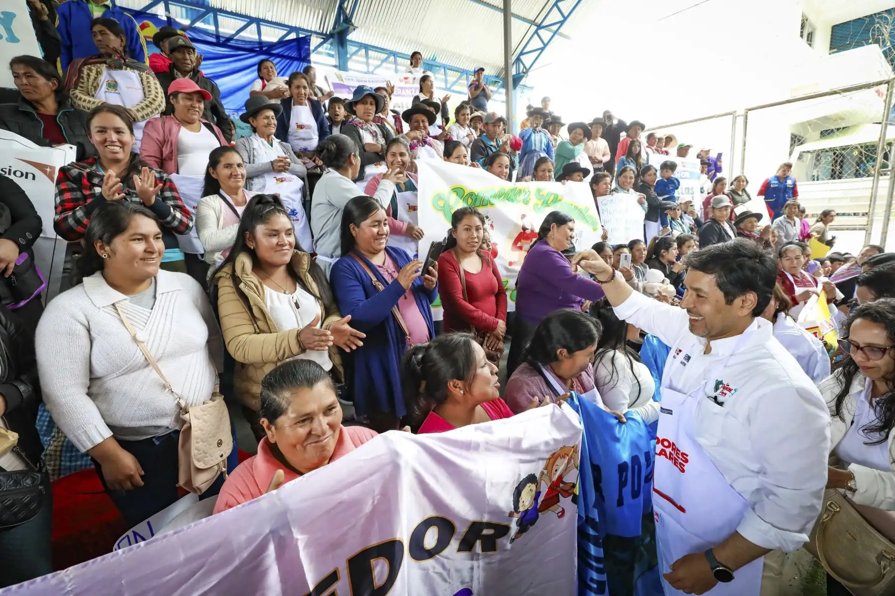 Con el objetivo de contribuir a la seguridad alimentaria de los usuarios de comedores y ollas comunes de Ayacucho y mejorar su alimentación, el ministro de Desarrollo e Inclusión Social (Midis): Foto: ANDINA/ Difusión