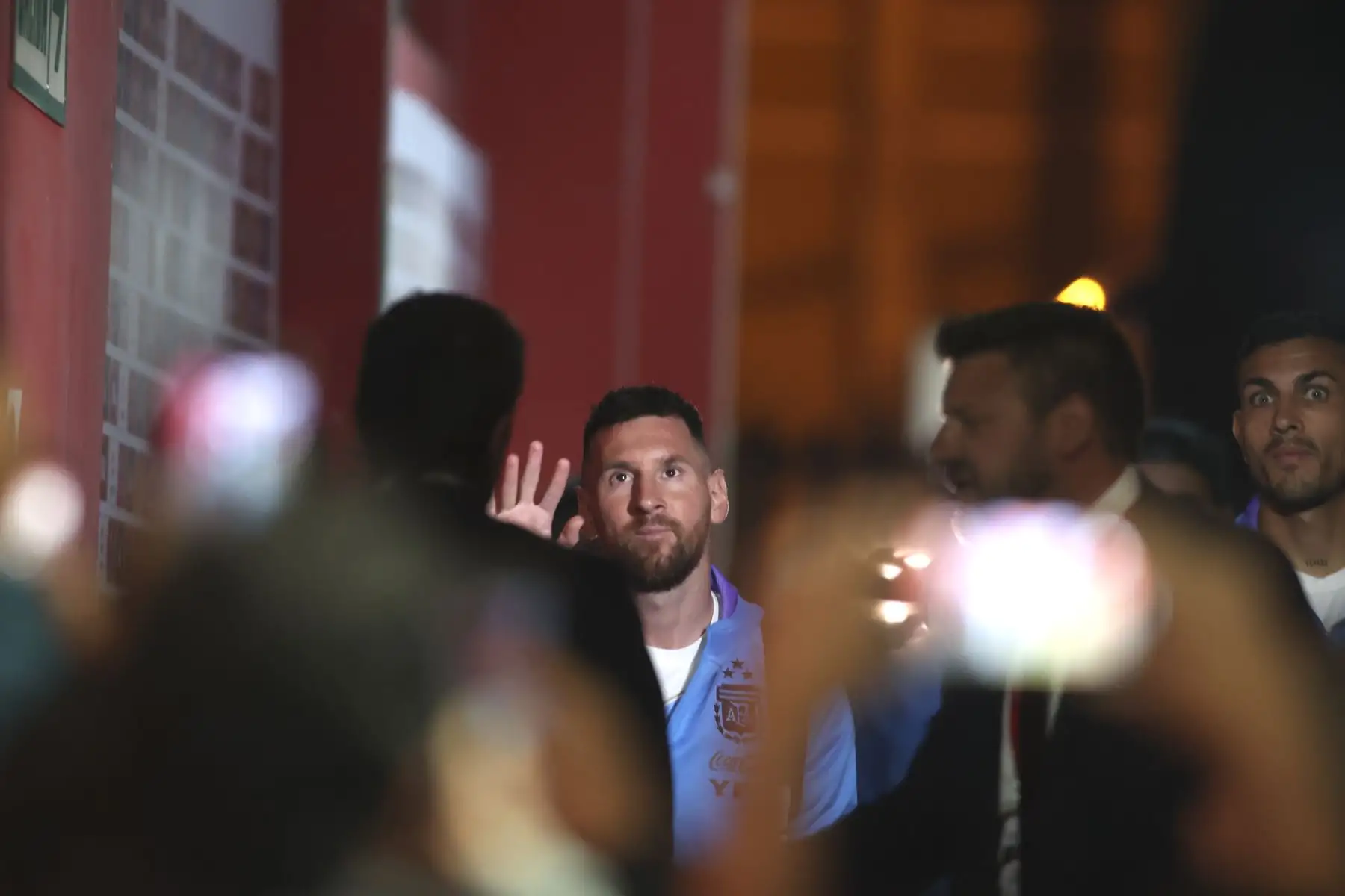 Lionel Messi llega al Estadio Nacional junto a toda su delegación previo al partido entre Perú vs. Argentina por las Eliminatorias Sudamericanas de la Copa Mundial de Fútbol 2026.

Foto: ANDINA/Juan Carlos Guzmán Negrini