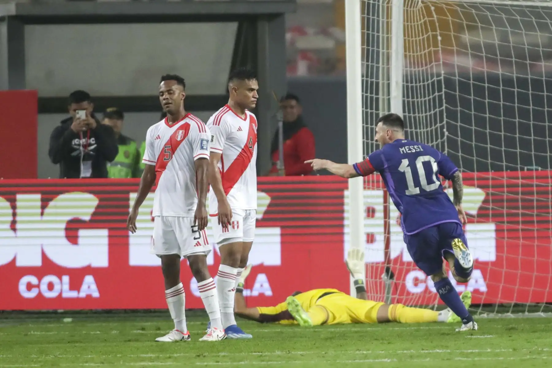 Lionel Messi de Argentina  en un partido de las Eliminatorias Sudamericanas para la Copa Mundial de Fútbol 2026 en el estadio Nacional de Lima.
Foto: ANDINA/ Juan Carlos Guzmán